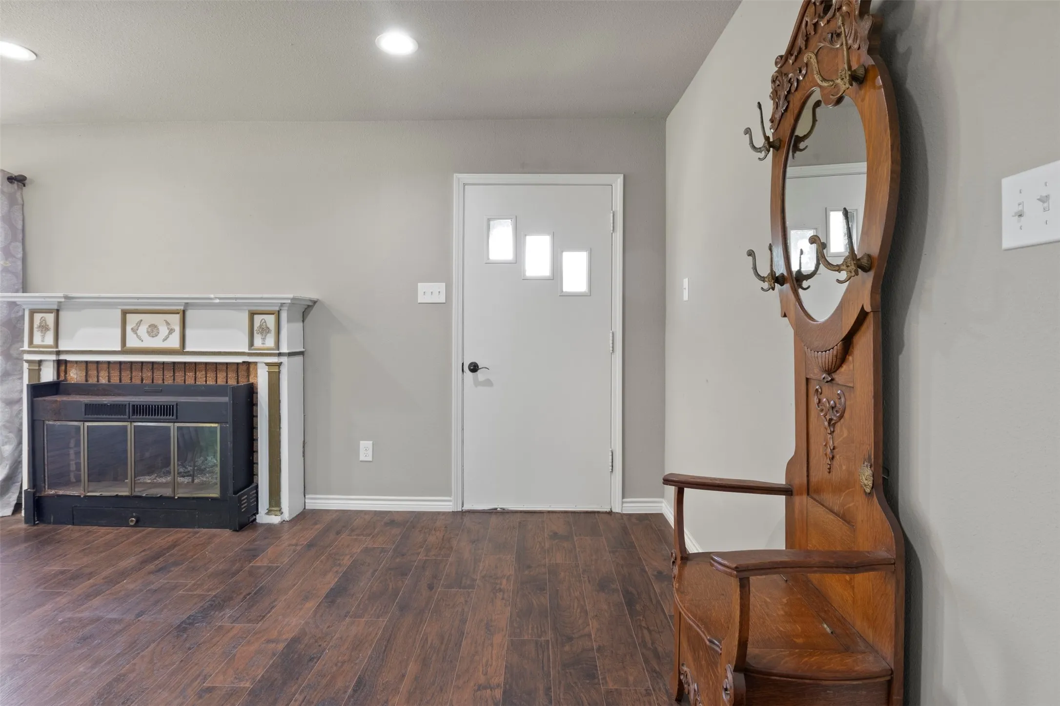Single Family Residence For Sale in Grayson County , 1516 E Peyton, Sherman, Texas 75090, 3 Bedrooms, 1 Bathroom, 2 Garage spaces, 1,398 Sqft, built in 1955, Price $215,000, mls#21313049, Real Estate Agent in Sherman, Homes For Sale in Grayson county, Homes For Sale in Sherman, Realtor in Sherman Texas, Real Estate Brokerage Independent Realty Texas, Luminita Cordes Realtor
