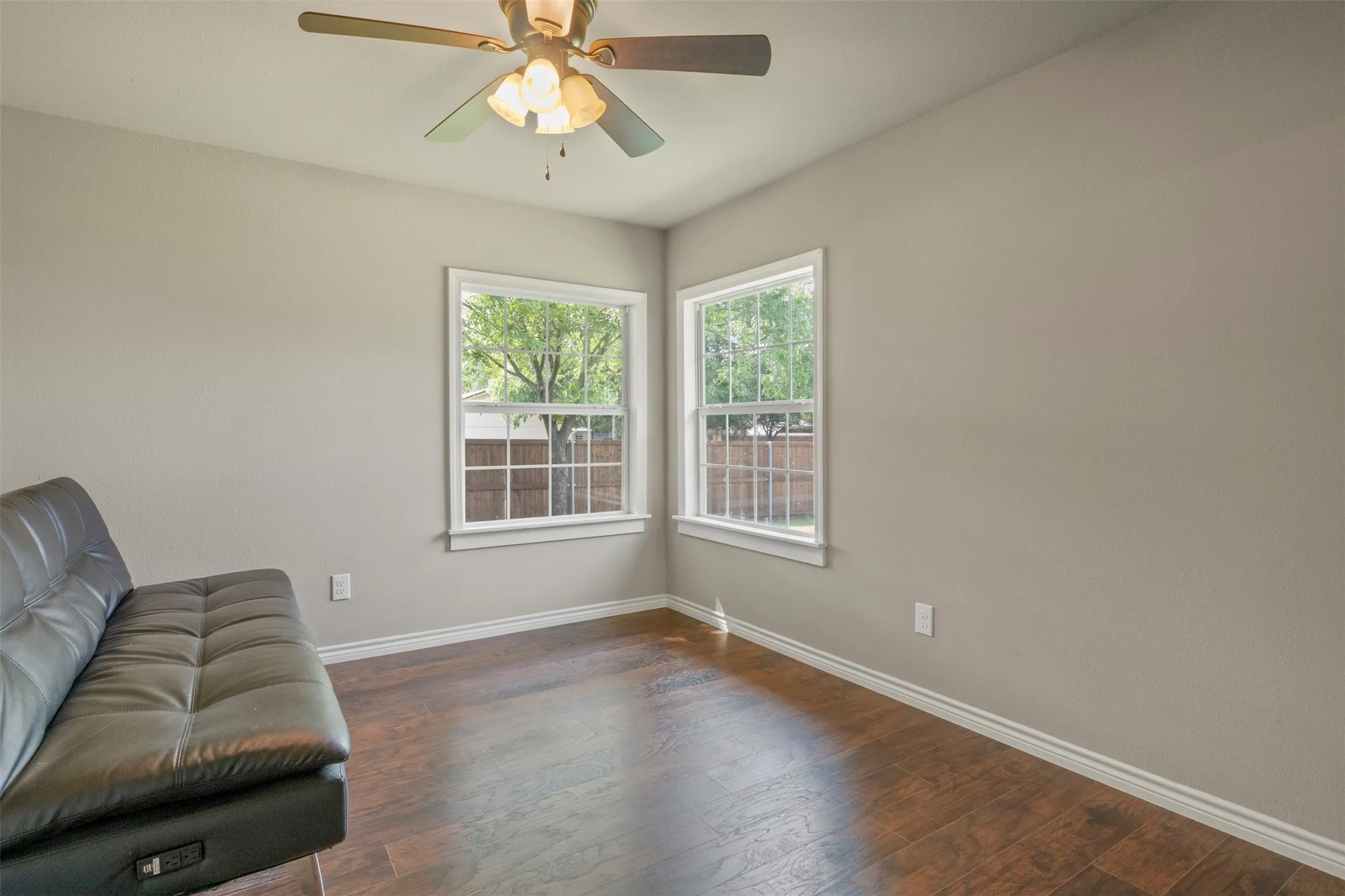 Single Family Residence For Sale in Grayson County , 1516 E Peyton, Sherman, Texas 75090, 3 Bedrooms, 1 Bathroom, 2 Garage spaces, 1,398 Sqft, built in 1955, Price $215,000, mls#21313049, Real Estate Agent in Sherman, Homes For Sale in Grayson county, Homes For Sale in Sherman, Realtor in Sherman Texas, Real Estate Brokerage Independent Realty Texas, Luminita Cordes Realtor
