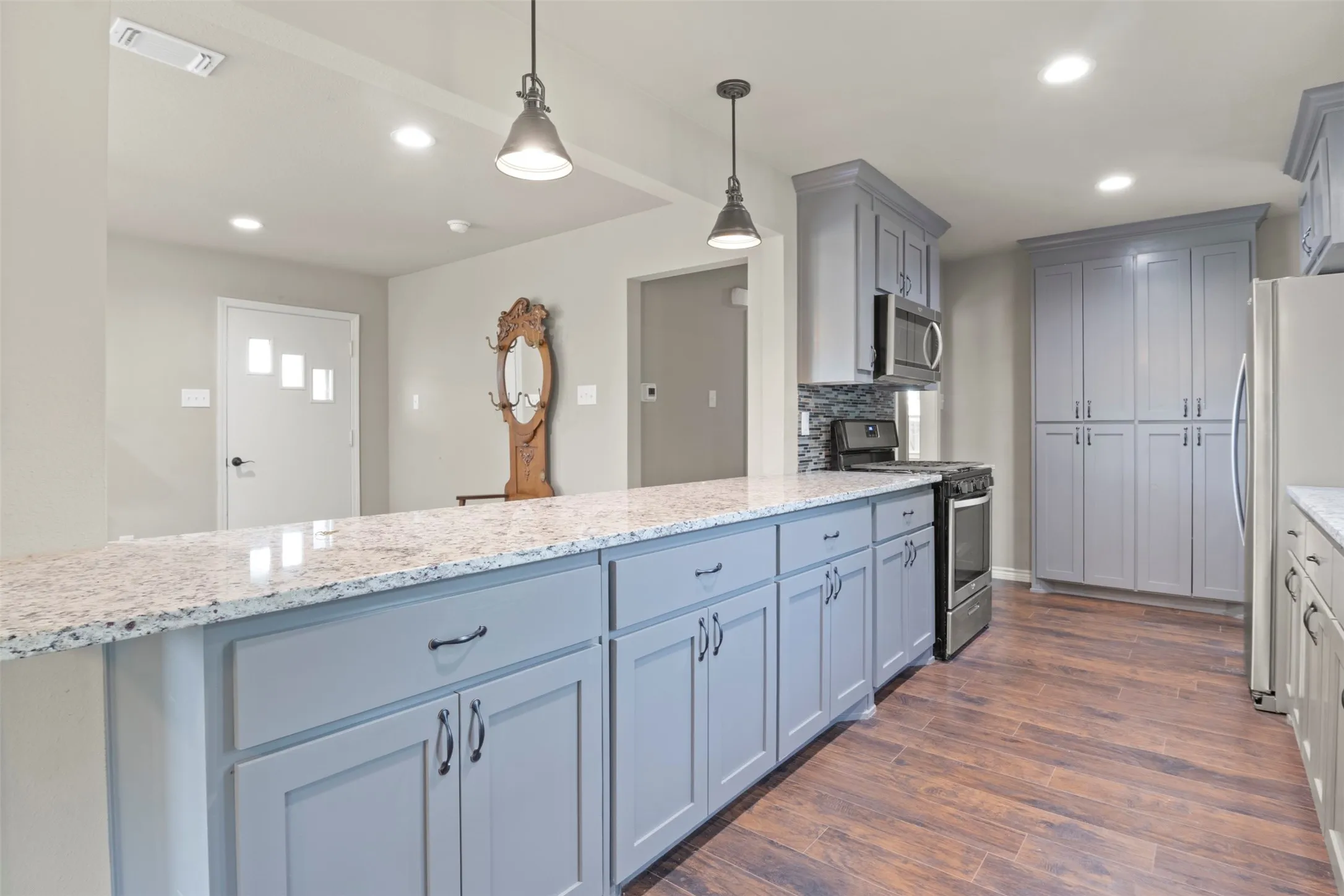 Single Family Residence For Sale in Grayson County , 1516 E Peyton, Sherman, Texas 75090, 3 Bedrooms, 1 Bathroom, 2 Garage spaces, 1,398 Sqft, built in 1955, Price $215,000, mls#21313049, Real Estate Agent in Sherman, Homes For Sale in Grayson county, Homes For Sale in Sherman, Realtor in Sherman Texas, Real Estate Brokerage Independent Realty Texas, Luminita Cordes Realtor