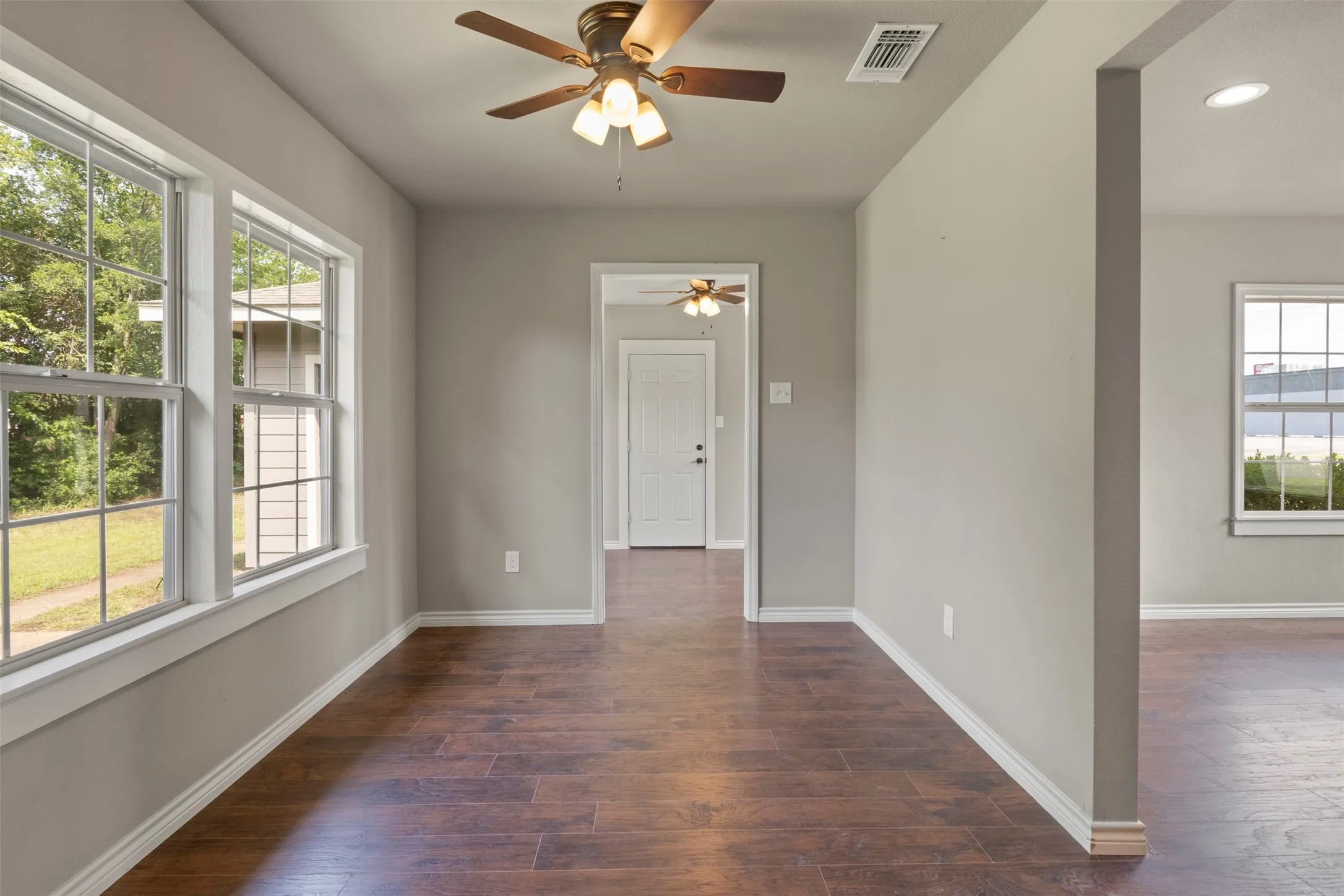 Single Family Residence For Sale in Grayson County , 1516 E Peyton, Sherman, Texas 75090, 3 Bedrooms, 1 Bathroom, 2 Garage spaces, 1,398 Sqft, built in 1955, Price $215,000, mls#21313049, Real Estate Agent in Sherman, Homes For Sale in Grayson county, Homes For Sale in Sherman, Realtor in Sherman Texas, Real Estate Brokerage Independent Realty Texas, Luminita Cordes Realtor