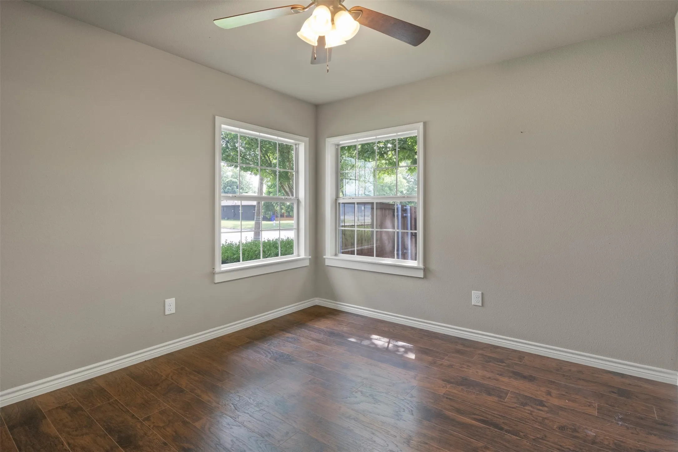 Single Family Residence For Sale in Grayson County , 1516 E Peyton, Sherman, Texas 75090, 3 Bedrooms, 1 Bathroom, 2 Garage spaces, 1,398 Sqft, built in 1955, Price $215,000, mls#21313049, Real Estate Agent in Sherman, Homes For Sale in Grayson county, Homes For Sale in Sherman, Realtor in Sherman Texas, Real Estate Brokerage Independent Realty Texas, Luminita Cordes Realtor