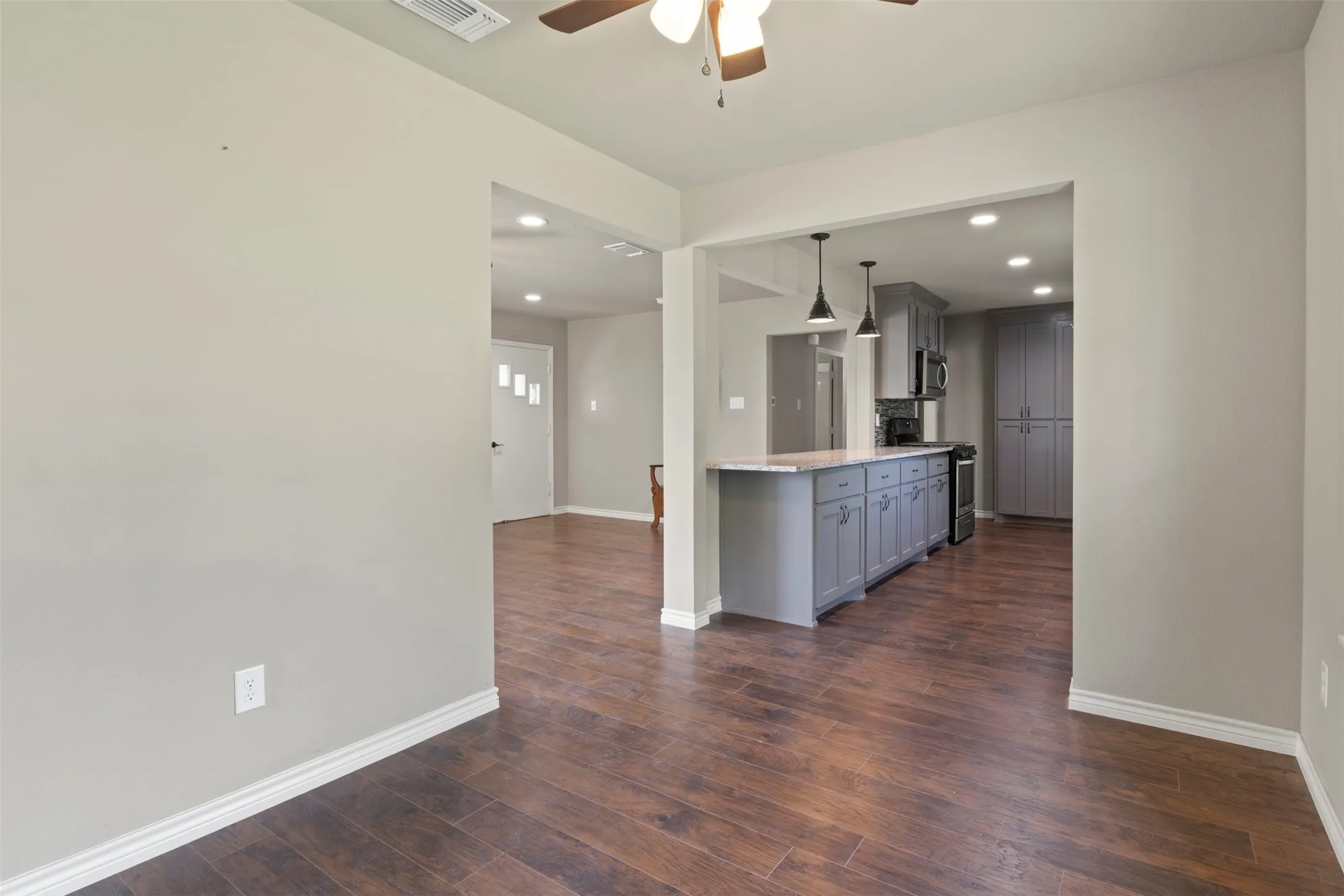 Single Family Residence For Sale in Grayson County , 1516 E Peyton, Sherman, Texas 75090, 3 Bedrooms, 1 Bathroom, 2 Garage spaces, 1,398 Sqft, built in 1955, Price $215,000, mls#21313049, Real Estate Agent in Sherman, Homes For Sale in Grayson county, Homes For Sale in Sherman, Realtor in Sherman Texas, Real Estate Brokerage Independent Realty Texas, Luminita Cordes Realtor