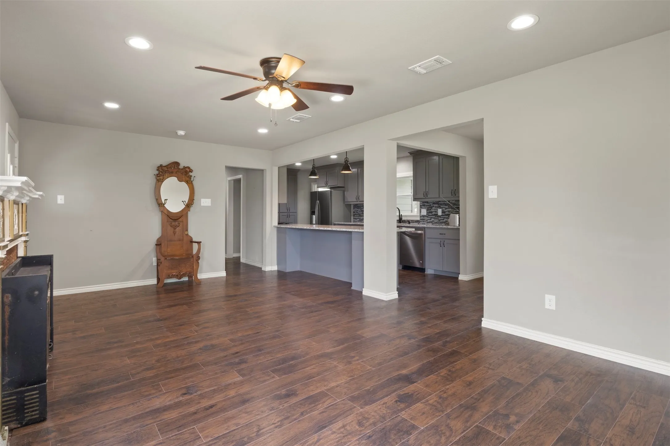 Single Family Residence For Sale in Grayson County , 1516 E Peyton, Sherman, Texas 75090, 3 Bedrooms, 1 Bathroom, 2 Garage spaces, 1,398 Sqft, built in 1955, Price $215,000, mls#21313049, Real Estate Agent in Sherman, Homes For Sale in Grayson county, Homes For Sale in Sherman, Realtor in Sherman Texas, Real Estate Brokerage Independent Realty Texas, Luminita Cordes Realtor