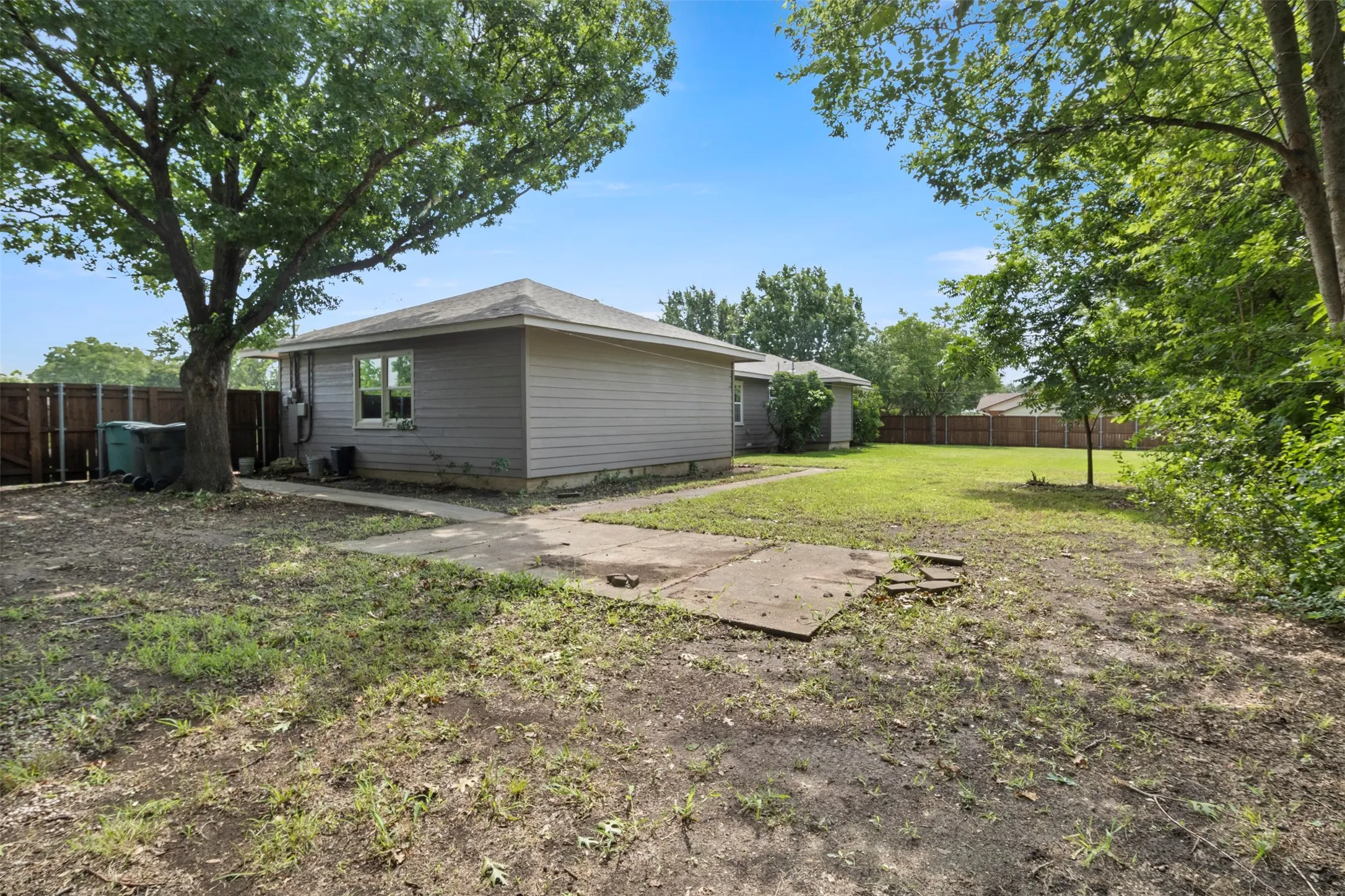 Single Family Residence For Sale in Grayson County , 1516 E Peyton, Sherman, Texas 75090, 3 Bedrooms, 1 Bathroom, 2 Garage spaces, 1,398 Sqft, built in 1955, Price $215,000, mls#21313049, Real Estate Agent in Sherman, Homes For Sale in Grayson county, Homes For Sale in Sherman, Realtor in Sherman Texas, Real Estate Brokerage Independent Realty Texas, Luminita Cordes Realtor