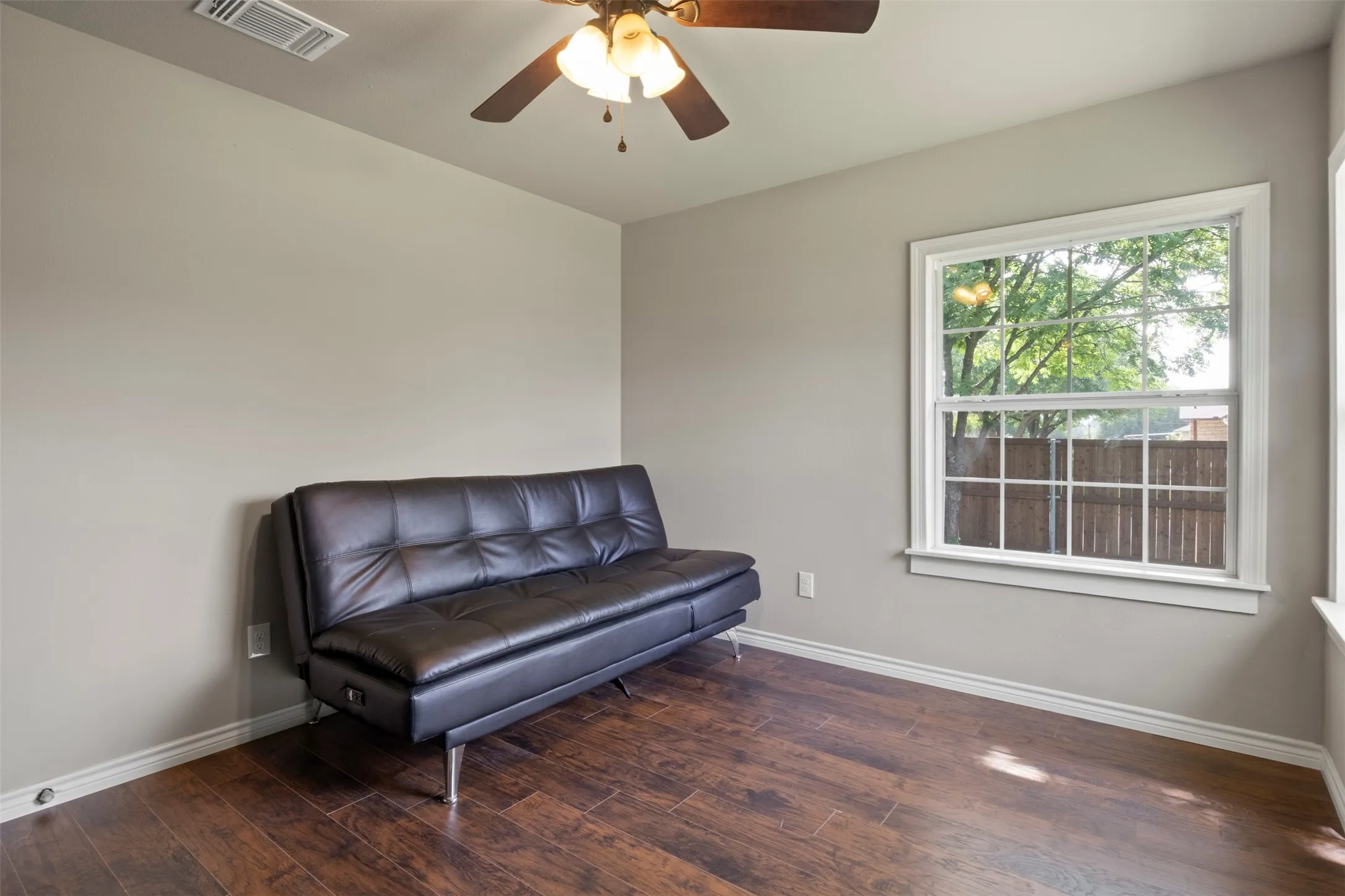 Single Family Residence For Sale in Grayson County , 1516 E Peyton, Sherman, Texas 75090, 3 Bedrooms, 1 Bathroom, 2 Garage spaces, 1,398 Sqft, built in 1955, Price $215,000, mls#21313049, Real Estate Agent in Sherman, Homes For Sale in Grayson county, Homes For Sale in Sherman, Realtor in Sherman Texas, Real Estate Brokerage Independent Realty Texas, Luminita Cordes Realtor