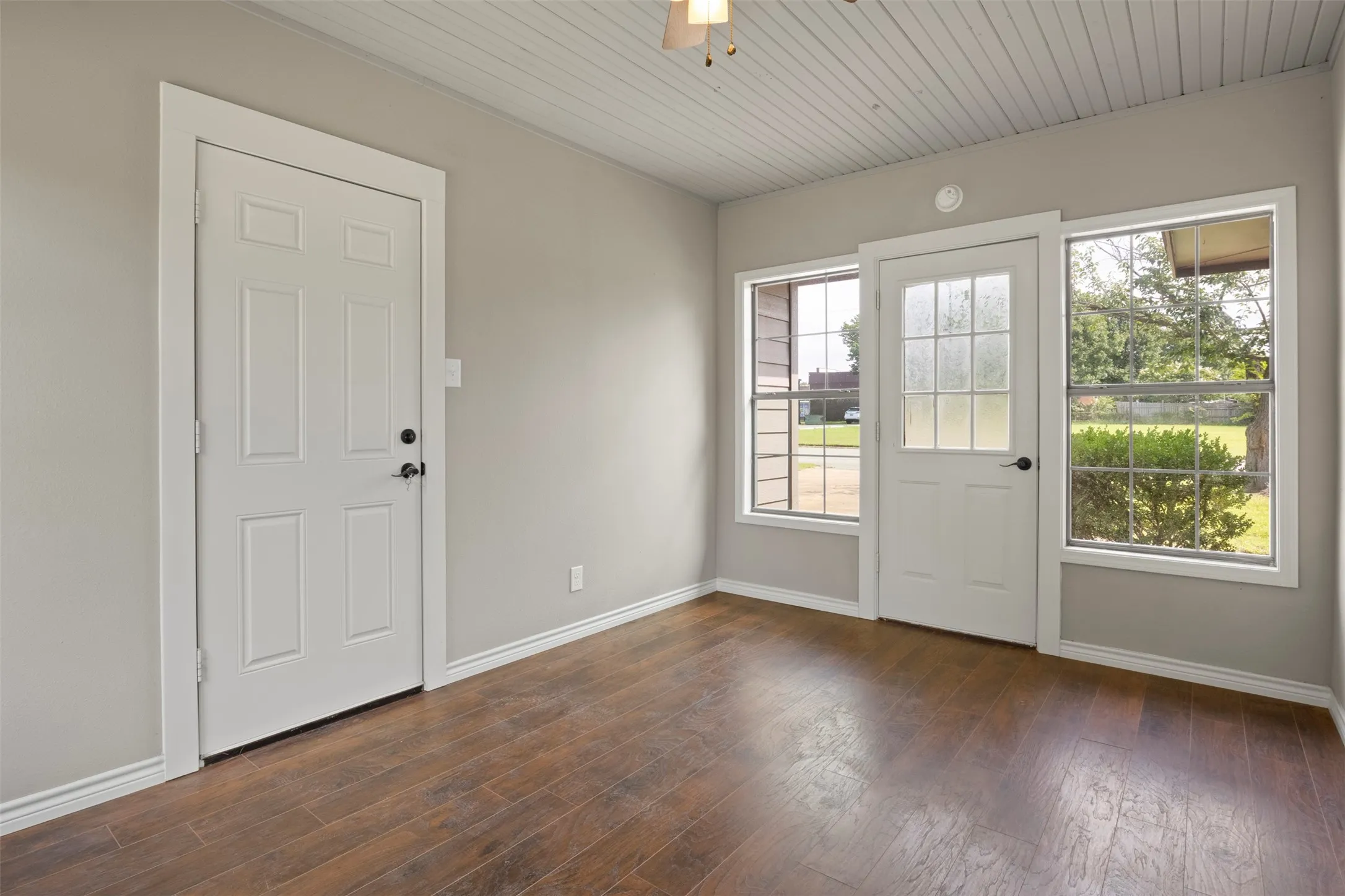 Single Family Residence For Sale in Grayson County , 1516 E Peyton, Sherman, Texas 75090, 3 Bedrooms, 1 Bathroom, 2 Garage spaces, 1,398 Sqft, built in 1955, Price $215,000, mls#21313049, Real Estate Agent in Sherman, Homes For Sale in Grayson county, Homes For Sale in Sherman, Realtor in Sherman Texas, Real Estate Brokerage Independent Realty Texas, Luminita Cordes Realtor