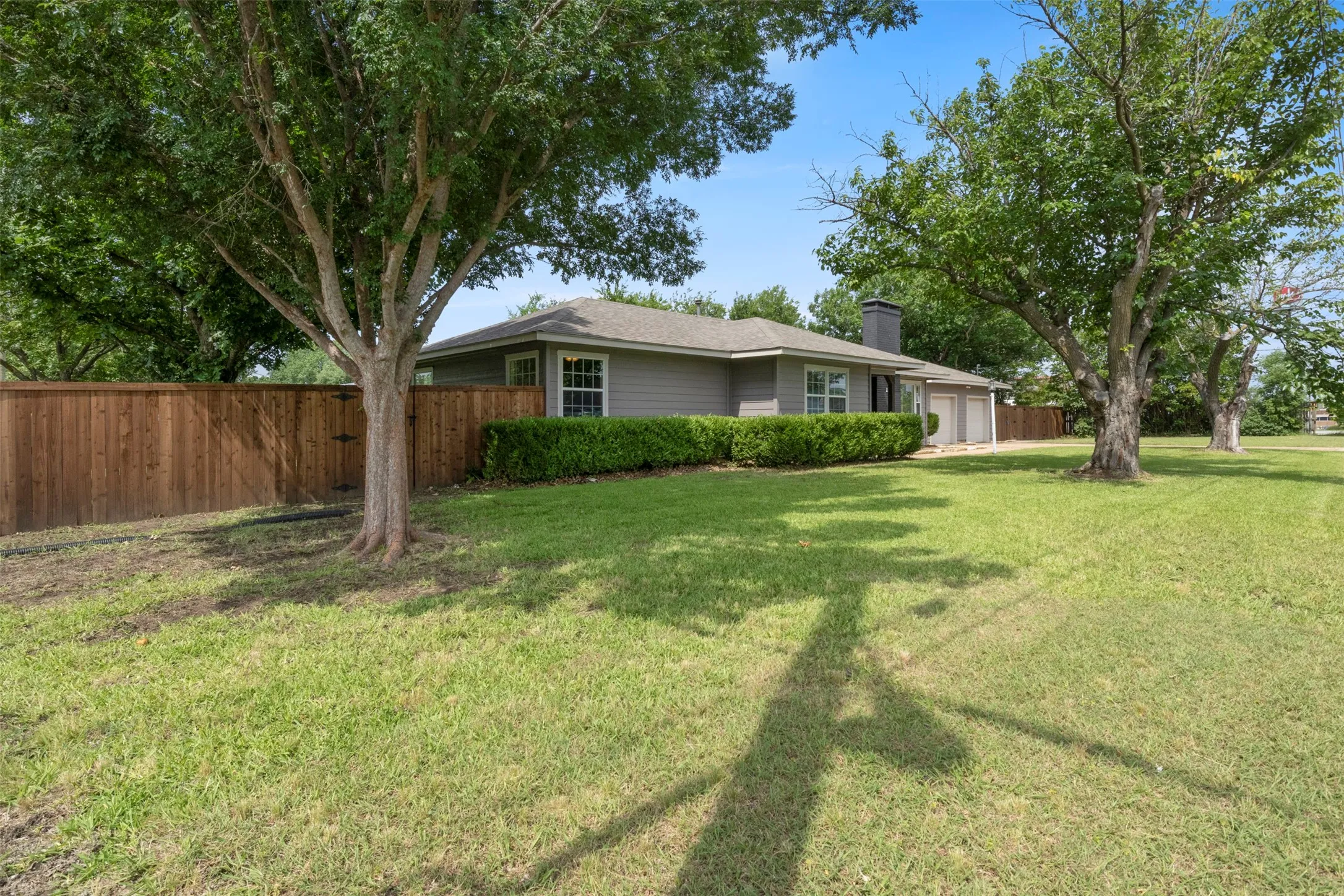 Single Family Residence For Sale in Grayson County , 1516 E Peyton, Sherman, Texas 75090, 3 Bedrooms, 1 Bathroom, 2 Garage spaces, 1,398 Sqft, built in 1955, Price $215,000, mls#21313049, Real Estate Agent in Sherman, Homes For Sale in Grayson county, Homes For Sale in Sherman, Realtor in Sherman Texas, Real Estate Brokerage Independent Realty Texas, Luminita Cordes Realtor