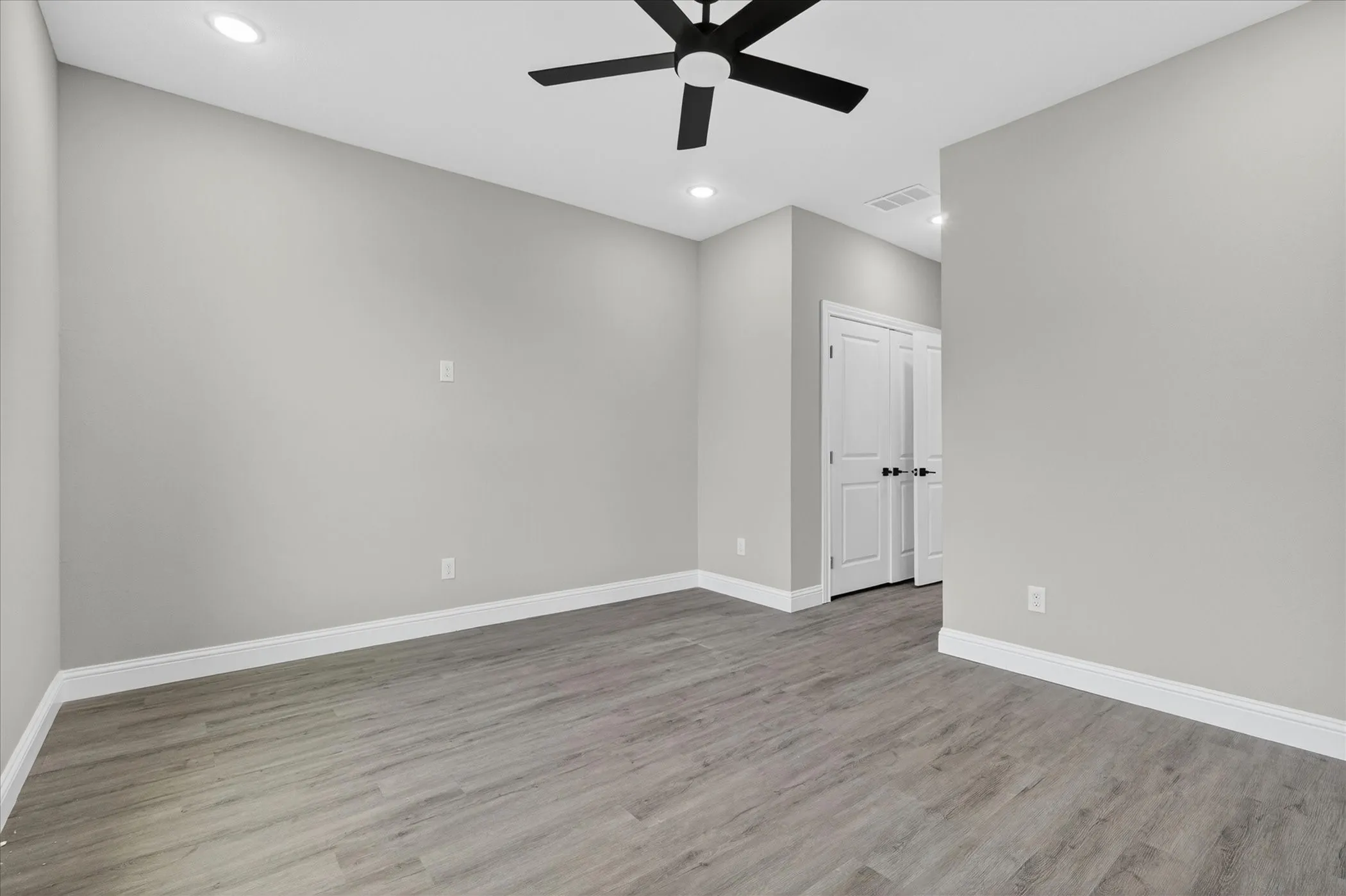 Townhouse For Sale in Dallas County , 806 Premier, Grand Prairie, Texas 75051, 4 Bedroom, 4 Bathroom, 2 Garage spaces, 2,474 Sqft, built in 2026, mls#21316310, Real Estate Agent in Grand Prairie, Homes For Sale in Dallas county, Homes For Sale in Grand Prairie, Realtor in Grand Prairie Texas, Real Estate Brokerage Independent Realty Texas, Luminita Cordes Realtor