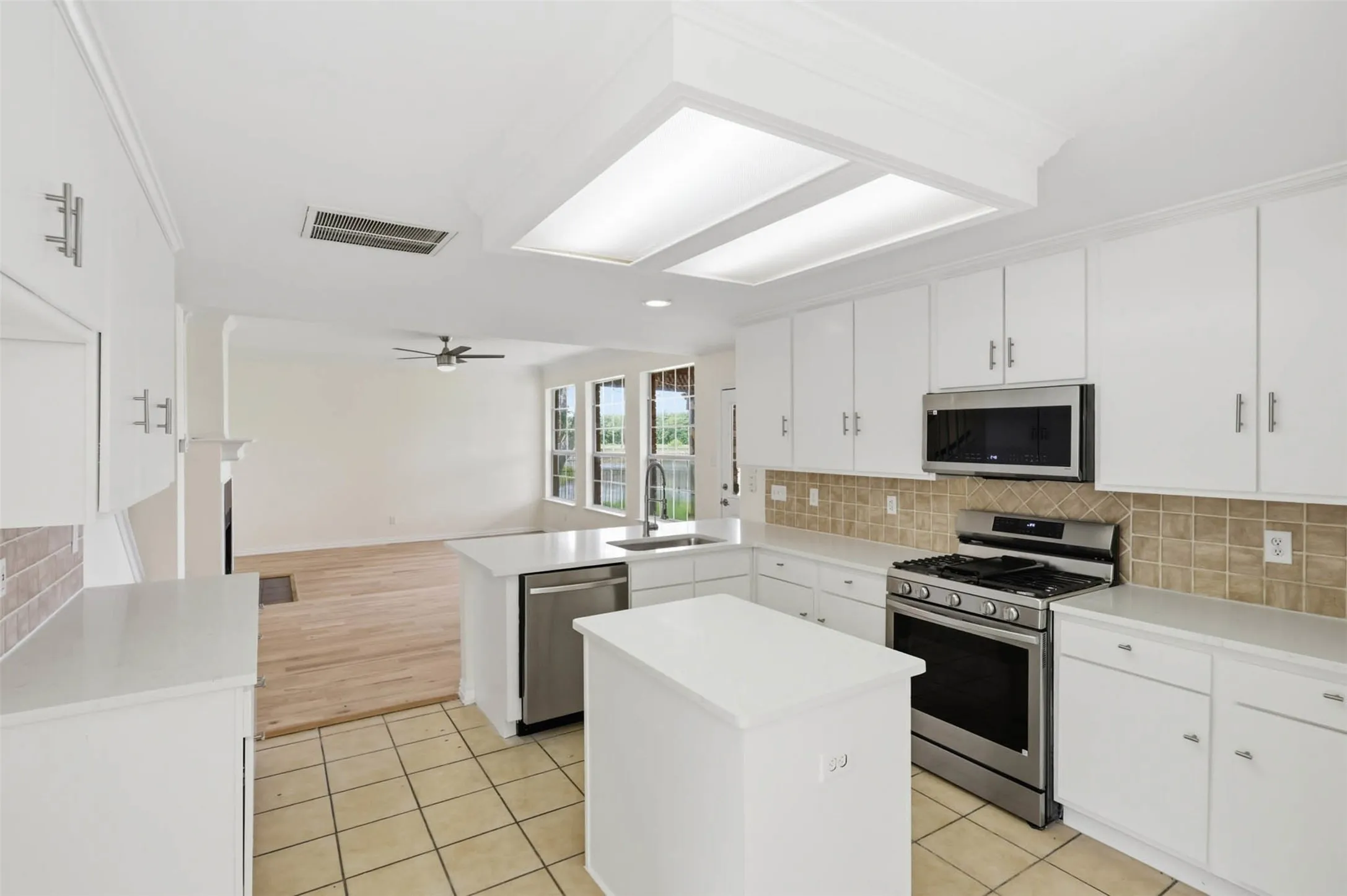 Single Family Residence For Sale in Dallas County , 1282 Bradford Drive, Coppell, Texas 75019, 4 Bedroom, 3 Bathroom, 2 Garage spaces, 2,437 Sqft, built in 1996, Price $629,000, mls#21291119, Real Estate Agent in Coppell, Homes For Sale in Dallas county, Homes For Sale in Coppell, Realtor in Coppell Texas, Real Estate Brokerage Independent Realty Texas, Luminita Cordes Realtor