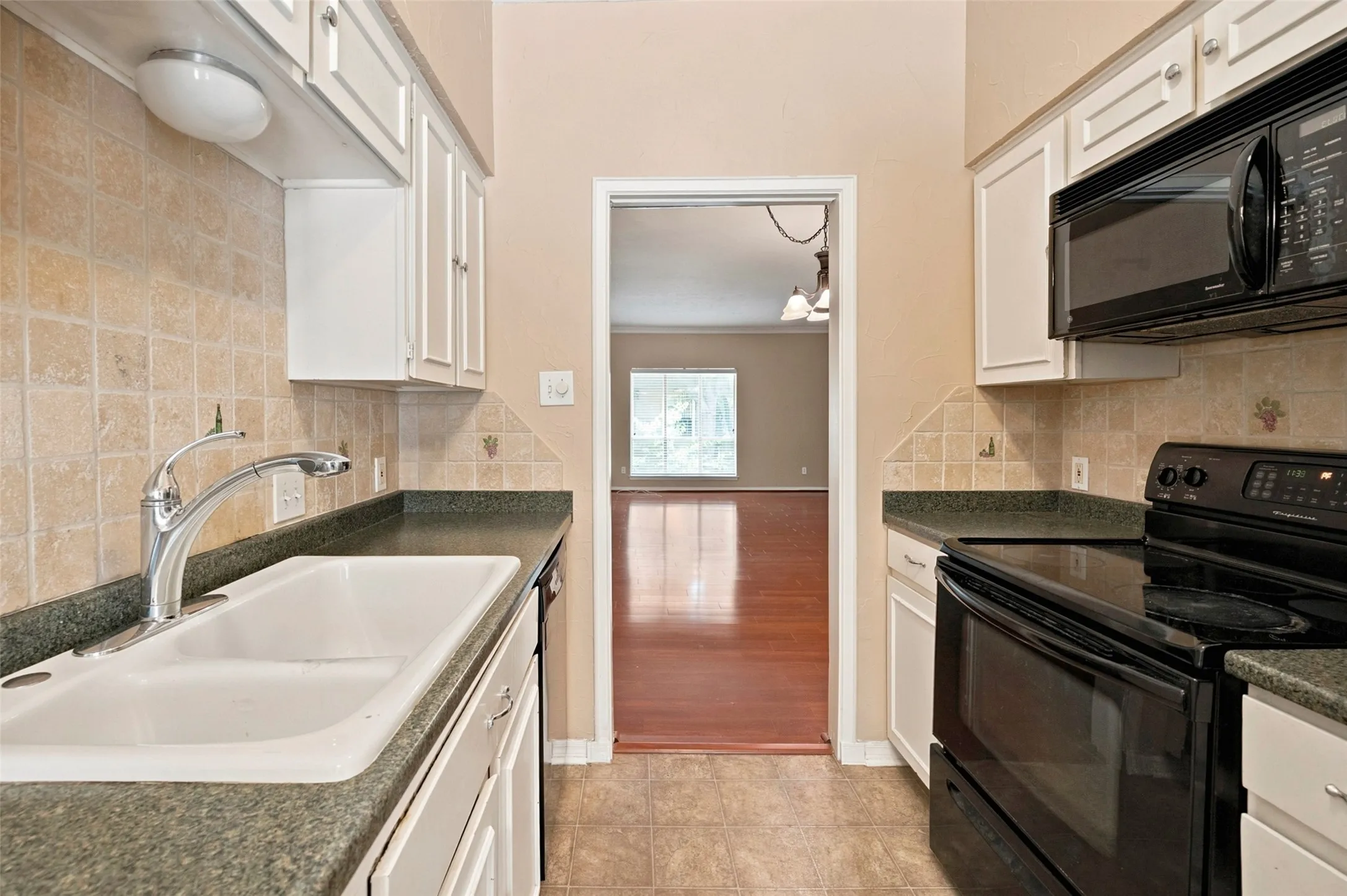 Condominium For Sale in Tarrant County , 4320 Bellaire Drive S 225W, Fort Worth, Texas 76109, 2 Bedroom, 2 Bathroom, Garage spaces, 1,179 Sqft, built in 1968, Price $175,000, mls#21311137, Real Estate Agent in Fort Worth, Homes For Sale in Tarrant county, Homes For Sale in Fort Worth, Realtor in Fort Worth Texas, Real Estate Brokerage Independent Realty Texas, Luminita Cordes Realtor