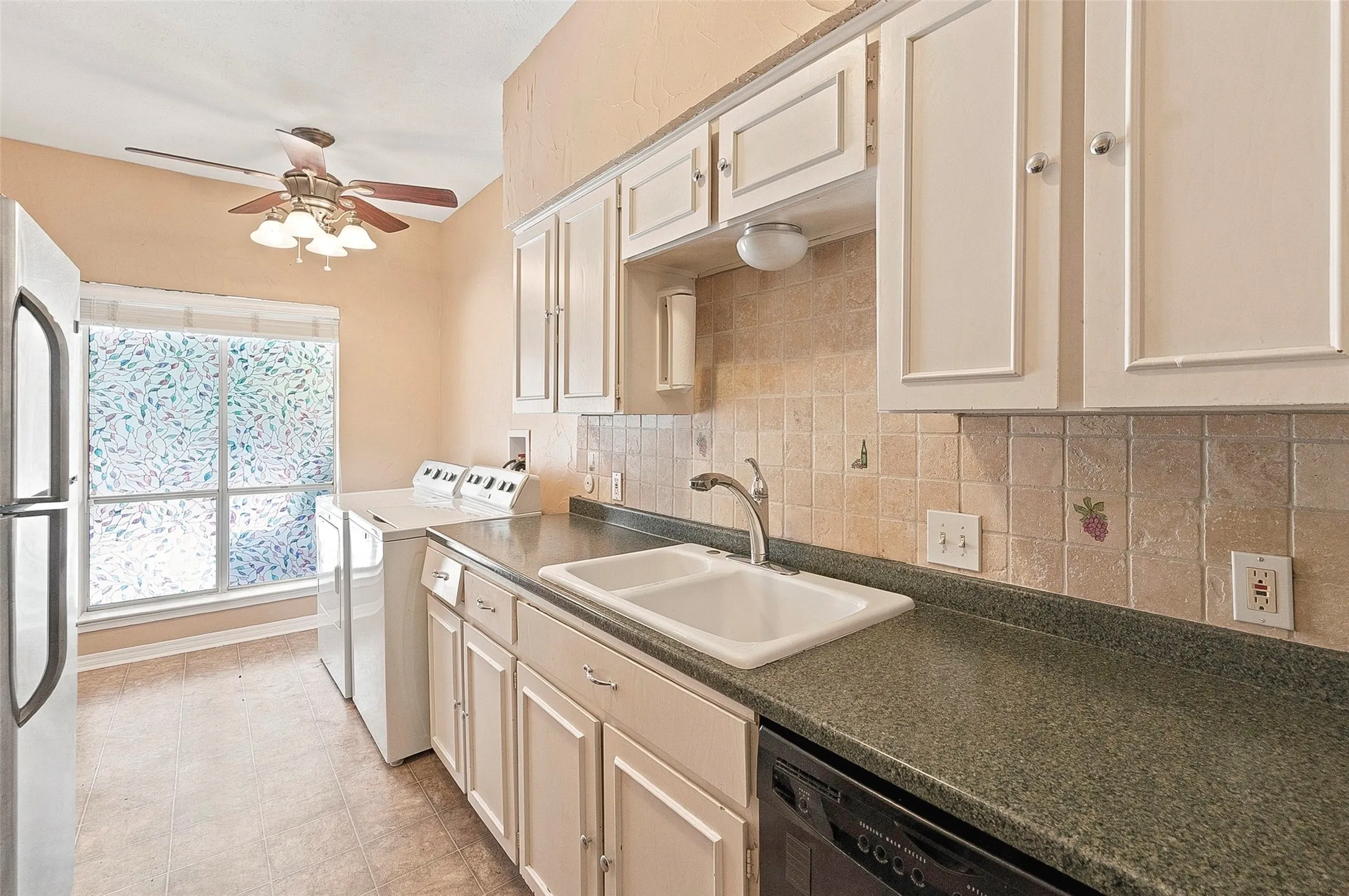 Condominium For Sale in Tarrant County , 4320 Bellaire Drive S 225W, Fort Worth, Texas 76109, 2 Bedroom, 2 Bathroom, Garage spaces, 1,179 Sqft, built in 1968, Price $175,000, mls#21311137, Real Estate Agent in Fort Worth, Homes For Sale in Tarrant county, Homes For Sale in Fort Worth, Realtor in Fort Worth Texas, Real Estate Brokerage Independent Realty Texas, Luminita Cordes Realtor