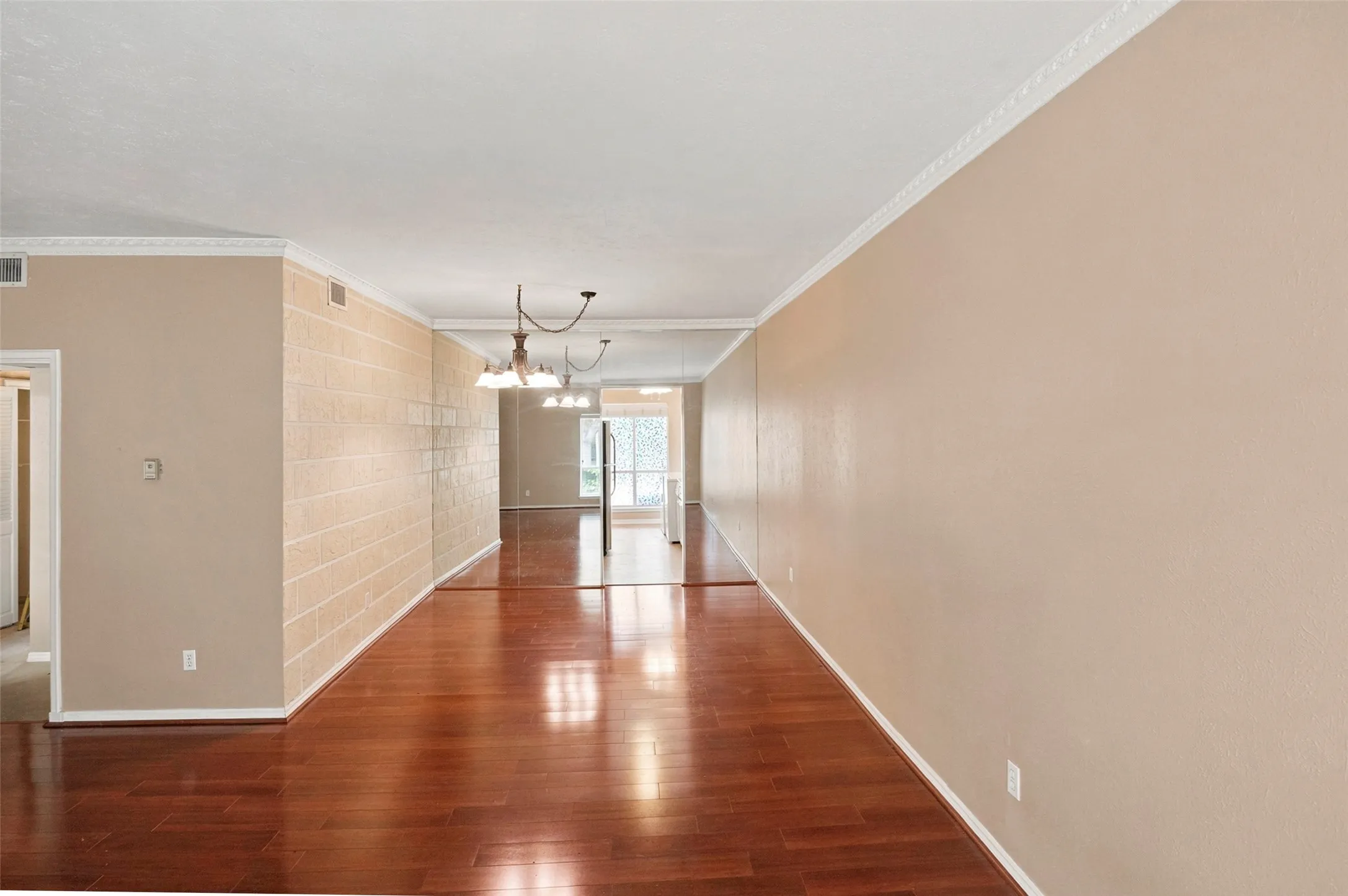 Condominium For Sale in Tarrant County , 4320 Bellaire Drive S 225W, Fort Worth, Texas 76109, 2 Bedroom, 2 Bathroom, Garage spaces, 1,179 Sqft, built in 1968, Price $175,000, mls#21311137, Real Estate Agent in Fort Worth, Homes For Sale in Tarrant county, Homes For Sale in Fort Worth, Realtor in Fort Worth Texas, Real Estate Brokerage Independent Realty Texas, Luminita Cordes Realtor