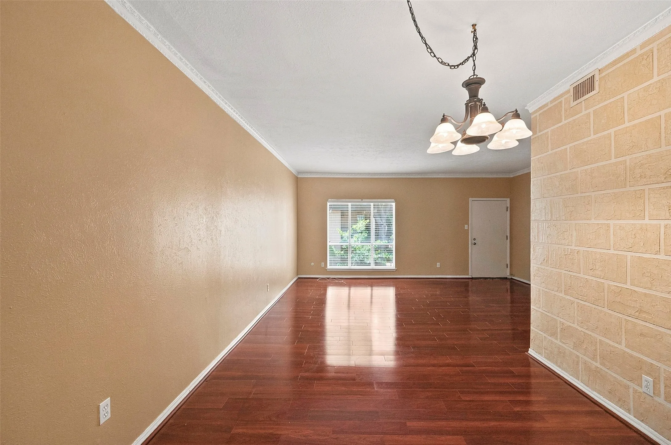 Condominium For Sale in Tarrant County , 4320 Bellaire Drive S 225W, Fort Worth, Texas 76109, 2 Bedroom, 2 Bathroom, Garage spaces, 1,179 Sqft, built in 1968, Price $175,000, mls#21311137, Real Estate Agent in Fort Worth, Homes For Sale in Tarrant county, Homes For Sale in Fort Worth, Realtor in Fort Worth Texas, Real Estate Brokerage Independent Realty Texas, Luminita Cordes Realtor