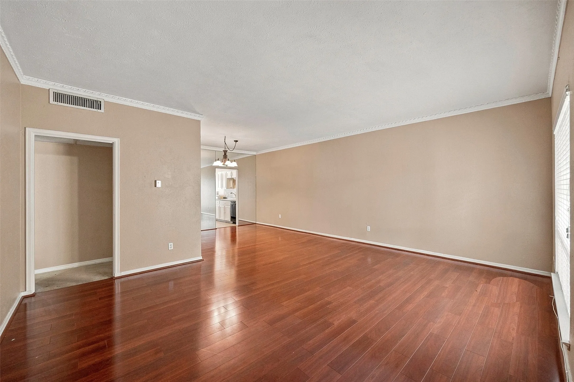 Condominium For Sale in Tarrant County , 4320 Bellaire Drive S 225W, Fort Worth, Texas 76109, 2 Bedroom, 2 Bathroom, Garage spaces, 1,179 Sqft, built in 1968, Price $175,000, mls#21311137, Real Estate Agent in Fort Worth, Homes For Sale in Tarrant county, Homes For Sale in Fort Worth, Realtor in Fort Worth Texas, Real Estate Brokerage Independent Realty Texas, Luminita Cordes Realtor