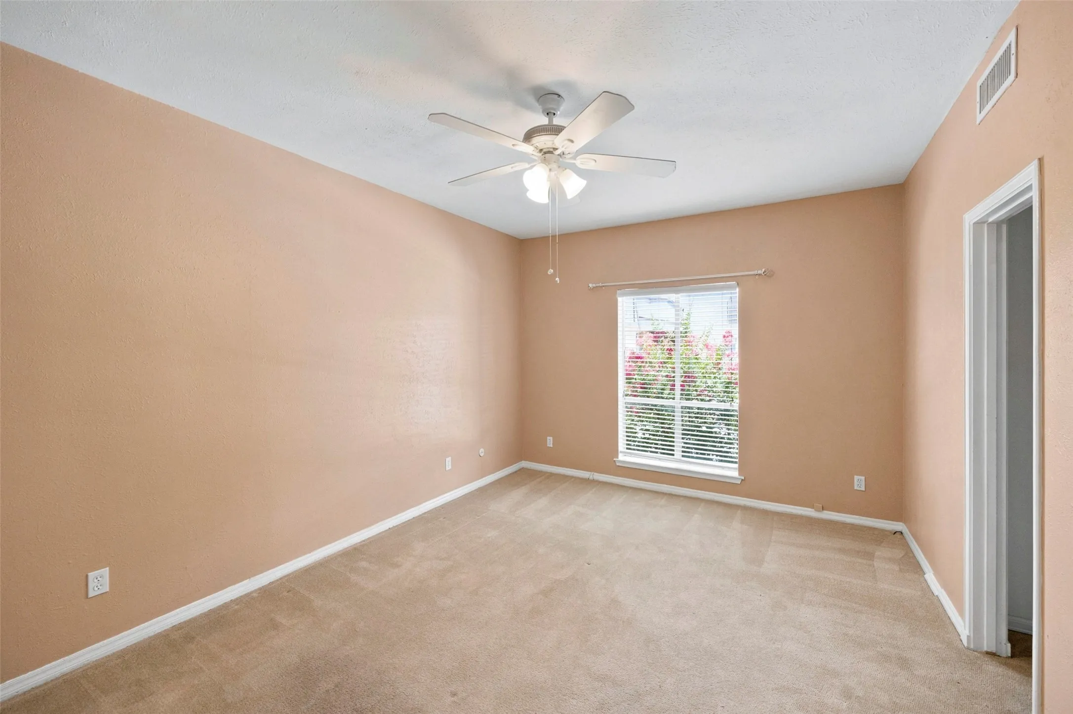 Condominium For Sale in Tarrant County , 4320 Bellaire Drive S 225W, Fort Worth, Texas 76109, 2 Bedroom, 2 Bathroom, Garage spaces, 1,179 Sqft, built in 1968, Price $175,000, mls#21311137, Real Estate Agent in Fort Worth, Homes For Sale in Tarrant county, Homes For Sale in Fort Worth, Realtor in Fort Worth Texas, Real Estate Brokerage Independent Realty Texas, Luminita Cordes Realtor