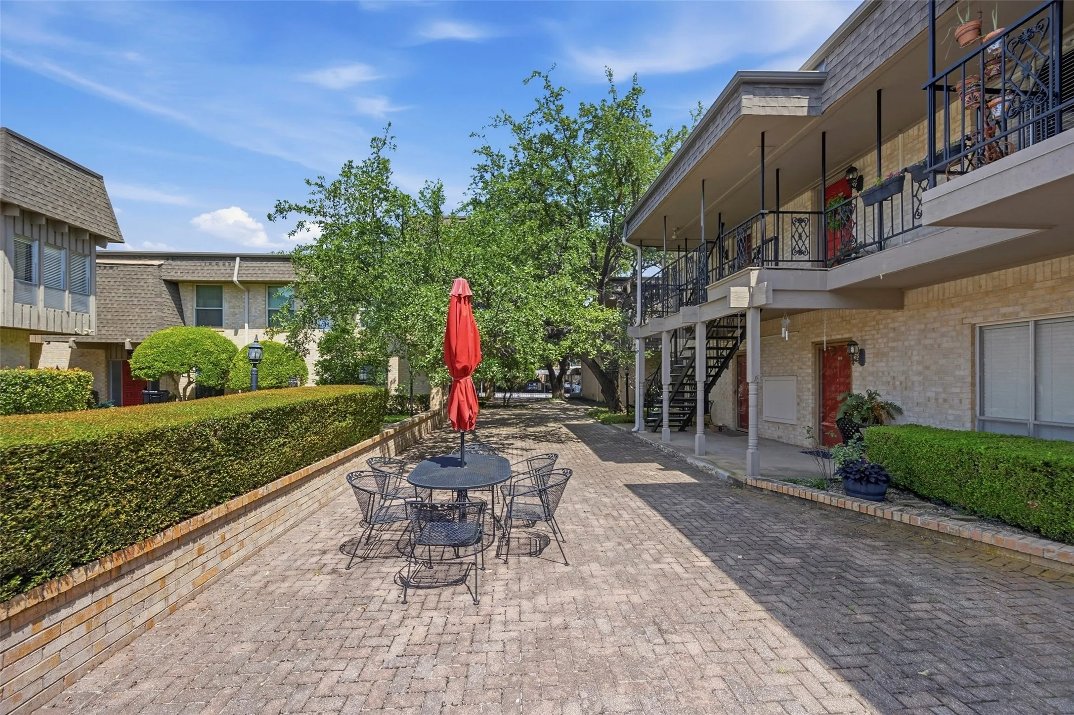Condominium For Sale in Tarrant County , 4320 Bellaire Drive S 225W, Fort Worth, Texas 76109, 2 Bedroom, 2 Bathroom, Garage spaces, 1,179 Sqft, built in 1968, Price $175,000, mls#21311137, Real Estate Agent in Fort Worth, Homes For Sale in Tarrant county, Homes For Sale in Fort Worth, Realtor in Fort Worth Texas, Real Estate Brokerage Independent Realty Texas, Luminita Cordes Realtor