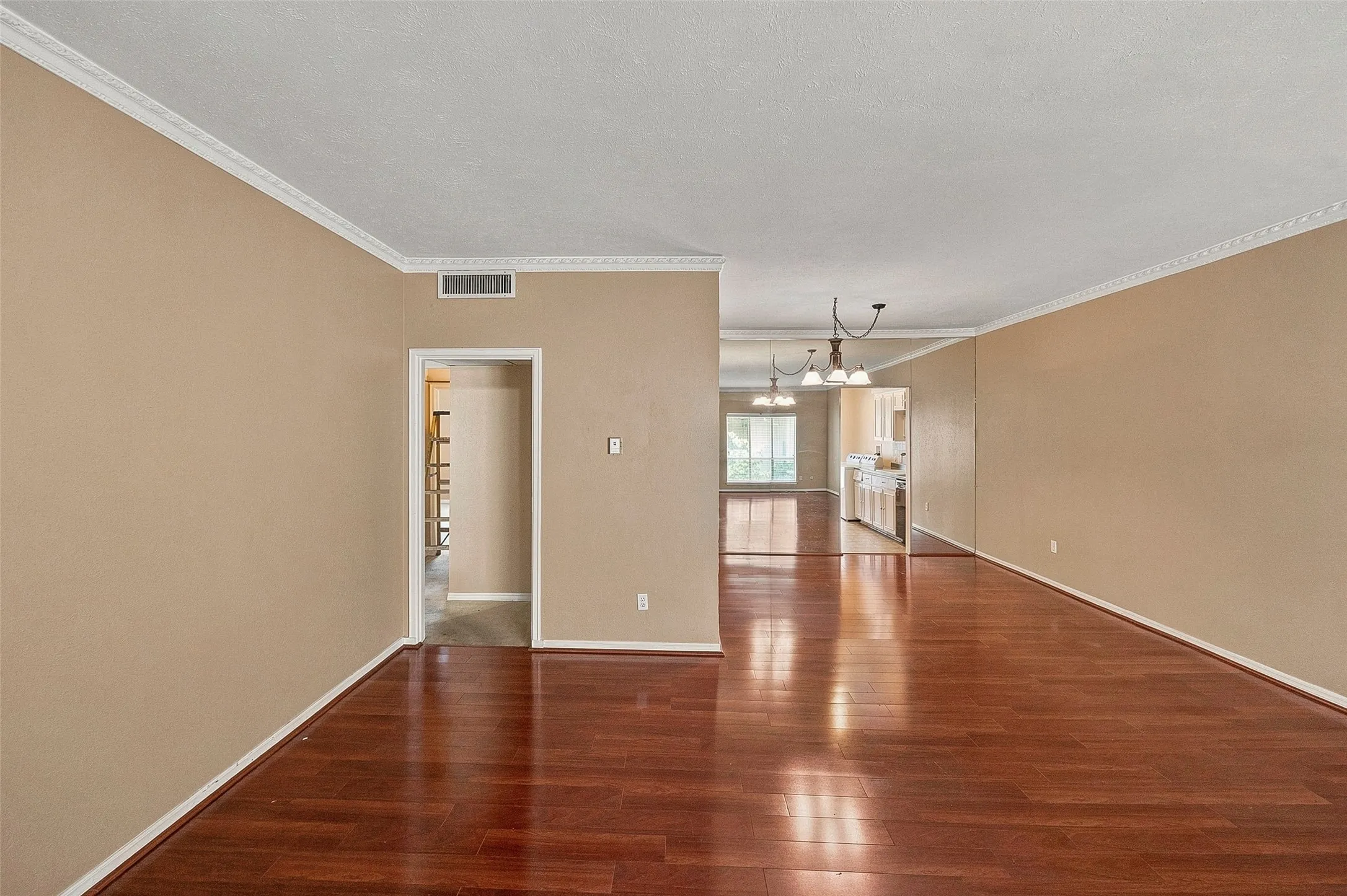 Condominium For Sale in Tarrant County , 4320 Bellaire Drive S 225W, Fort Worth, Texas 76109, 2 Bedroom, 2 Bathroom, Garage spaces, 1,179 Sqft, built in 1968, Price $175,000, mls#21311137, Real Estate Agent in Fort Worth, Homes For Sale in Tarrant county, Homes For Sale in Fort Worth, Realtor in Fort Worth Texas, Real Estate Brokerage Independent Realty Texas, Luminita Cordes Realtor