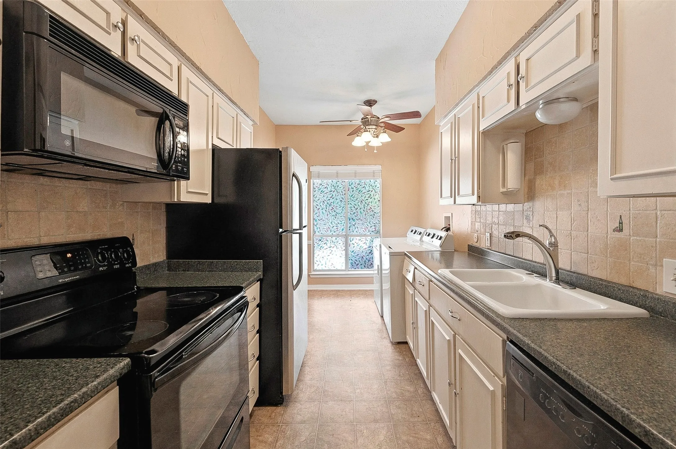 Condominium For Sale in Tarrant County , 4320 Bellaire Drive S 225W, Fort Worth, Texas 76109, 2 Bedroom, 2 Bathroom, Garage spaces, 1,179 Sqft, built in 1968, Price $175,000, mls#21311137, Real Estate Agent in Fort Worth, Homes For Sale in Tarrant county, Homes For Sale in Fort Worth, Realtor in Fort Worth Texas, Real Estate Brokerage Independent Realty Texas, Luminita Cordes Realtor
