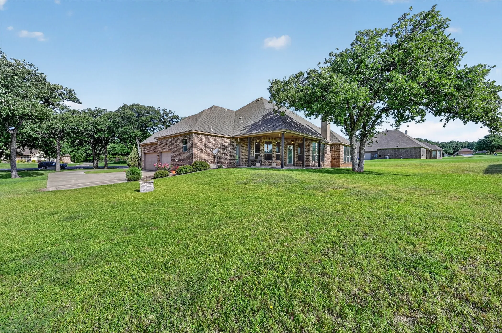 Single Family Residence For Sale in Parker County , 197 Ellis Creek Drive, Weatherford, Texas 76085, 4 Bedroom, 3 Bathroom, 3 Garage spaces, 2,814 Sqft, built in 2014, mls#21314548, Real Estate Agent in Weatherford, Homes For Sale in Parker county, Homes For Sale in Weatherford, Realtor in Weatherford Texas, Real Estate Brokerage Independent Realty Texas, Luminita Cordes Realtor
