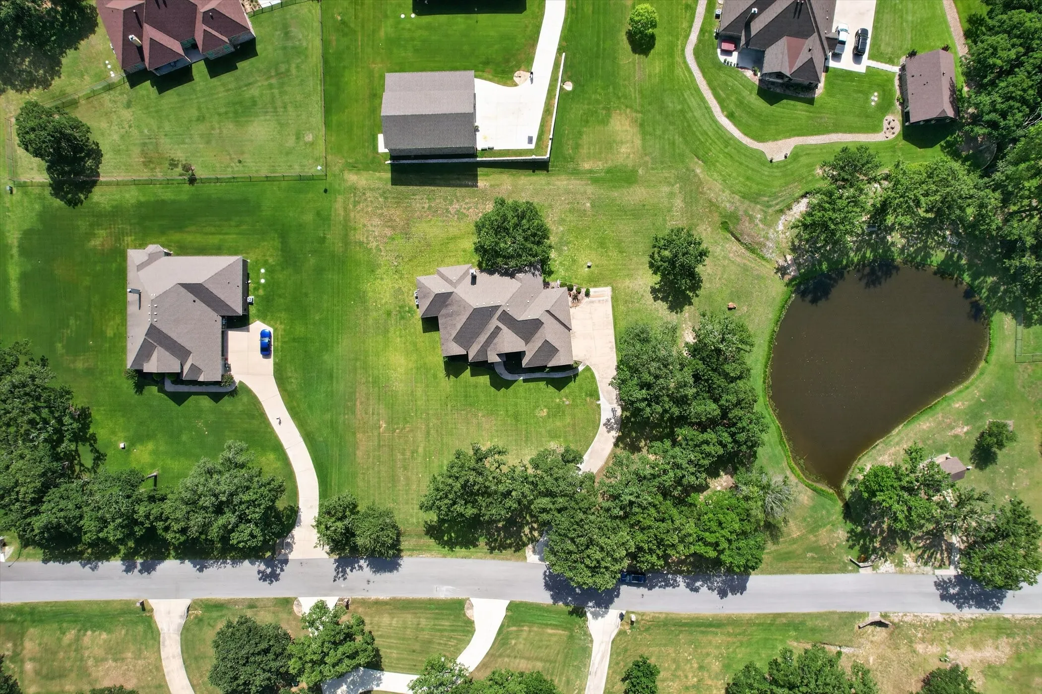 Single Family Residence For Sale in Parker County , 197 Ellis Creek Drive, Weatherford, Texas 76085, 4 Bedroom, 3 Bathroom, 3 Garage spaces, 2,814 Sqft, built in 2014, mls#21314548, Real Estate Agent in Weatherford, Homes For Sale in Parker county, Homes For Sale in Weatherford, Realtor in Weatherford Texas, Real Estate Brokerage Independent Realty Texas, Luminita Cordes Realtor