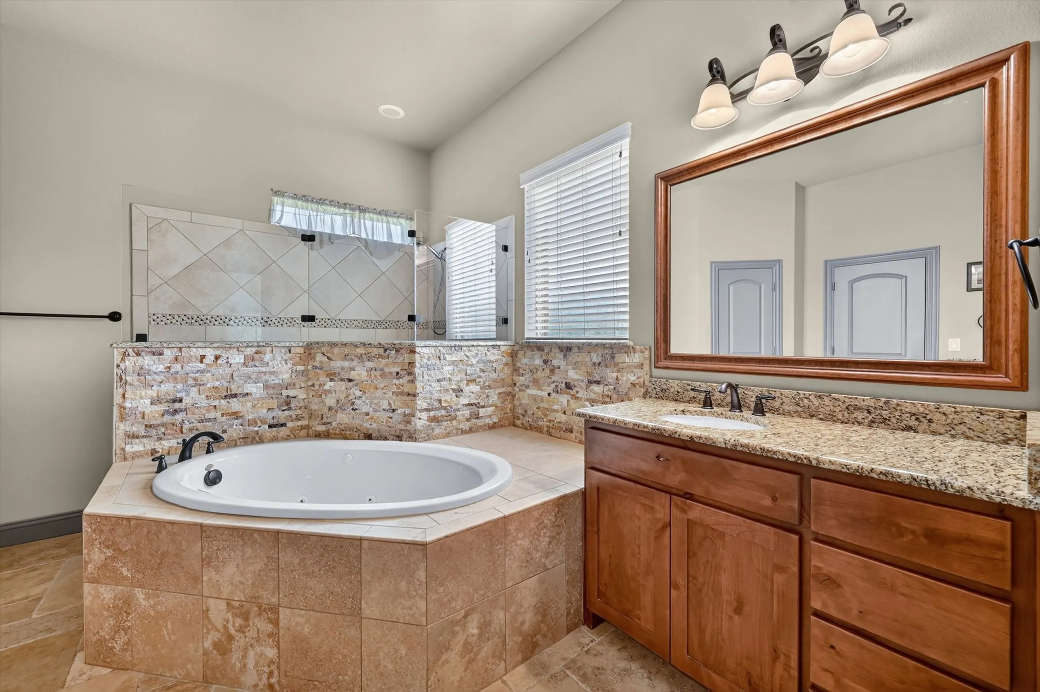 Single Family Residence For Sale in Parker County , 197 Ellis Creek Drive, Weatherford, Texas 76085, 4 Bedroom, 3 Bathroom, 3 Garage spaces, 2,814 Sqft, built in 2014, mls#21314548, Real Estate Agent in Weatherford, Homes For Sale in Parker county, Homes For Sale in Weatherford, Realtor in Weatherford Texas, Real Estate Brokerage Independent Realty Texas, Luminita Cordes Realtor