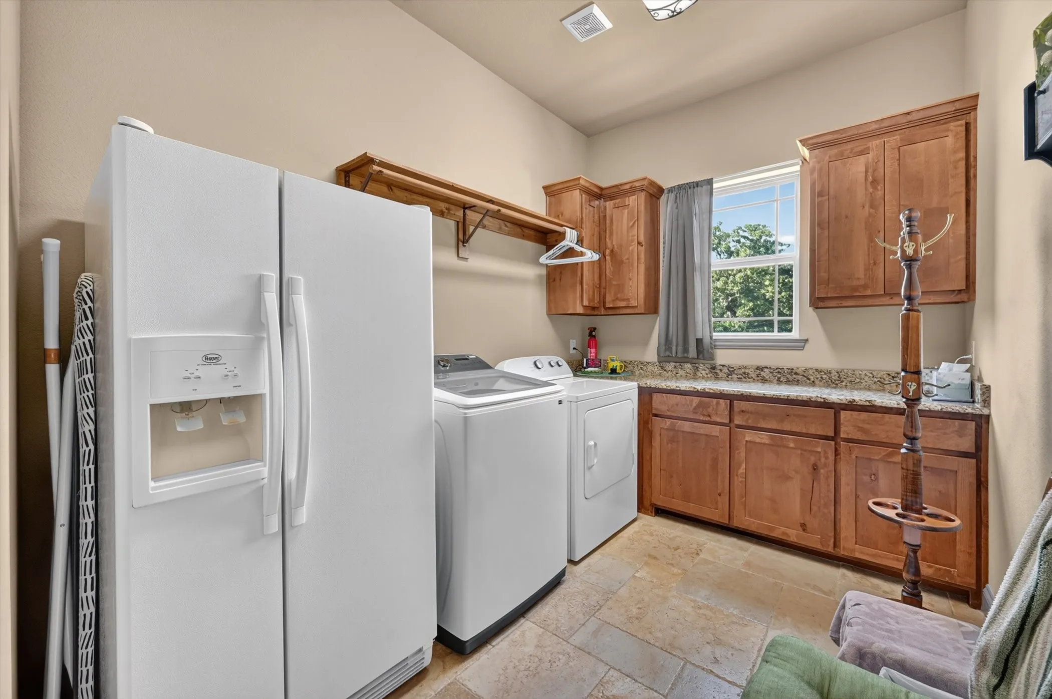 Single Family Residence For Sale in Parker County , 197 Ellis Creek Drive, Weatherford, Texas 76085, 4 Bedroom, 3 Bathroom, 3 Garage spaces, 2,814 Sqft, built in 2014, mls#21314548, Real Estate Agent in Weatherford, Homes For Sale in Parker county, Homes For Sale in Weatherford, Realtor in Weatherford Texas, Real Estate Brokerage Independent Realty Texas, Luminita Cordes Realtor
