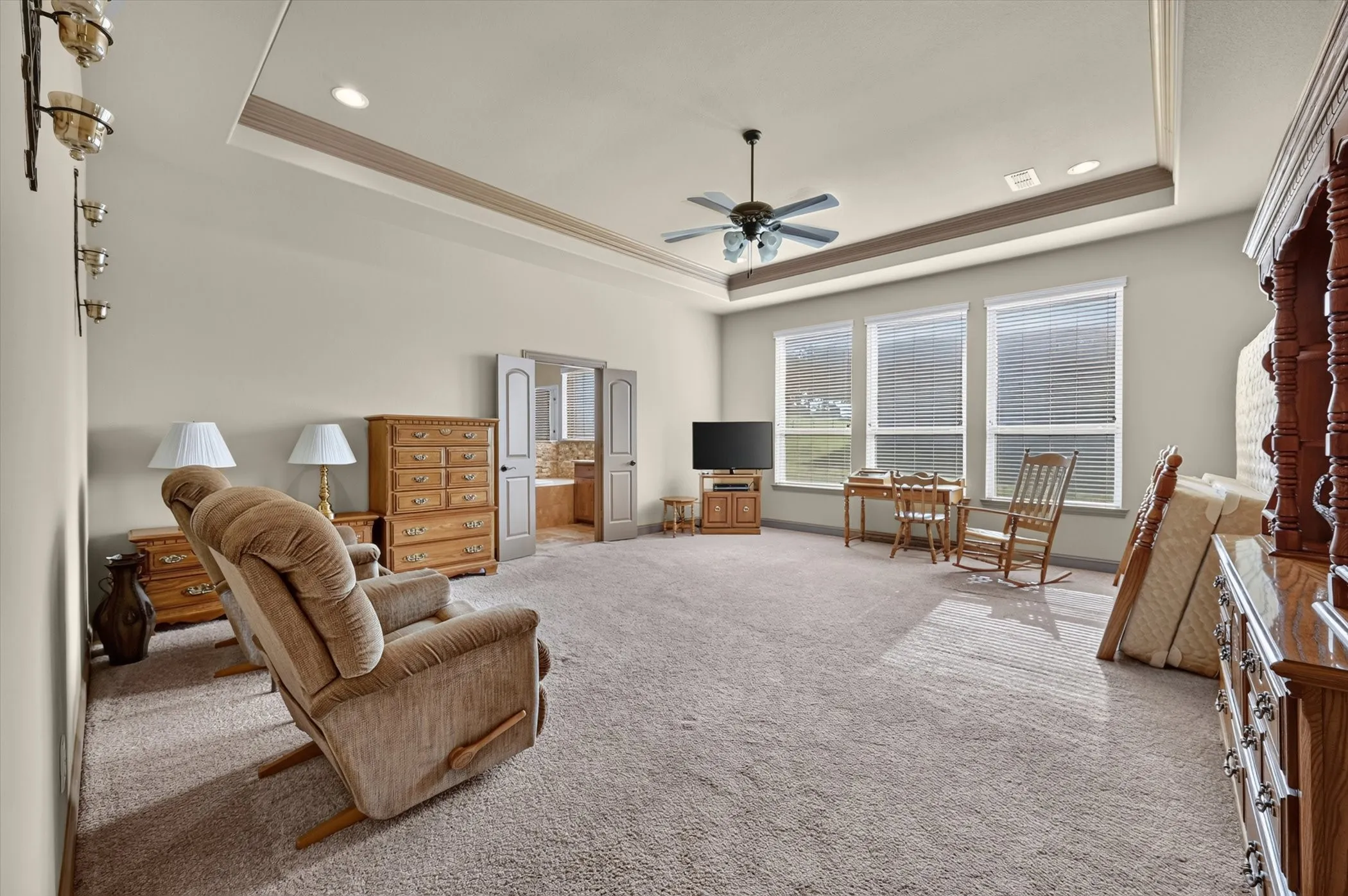 Single Family Residence For Sale in Parker County , 197 Ellis Creek Drive, Weatherford, Texas 76085, 4 Bedroom, 3 Bathroom, 3 Garage spaces, 2,814 Sqft, built in 2014, mls#21314548, Real Estate Agent in Weatherford, Homes For Sale in Parker county, Homes For Sale in Weatherford, Realtor in Weatherford Texas, Real Estate Brokerage Independent Realty Texas, Luminita Cordes Realtor