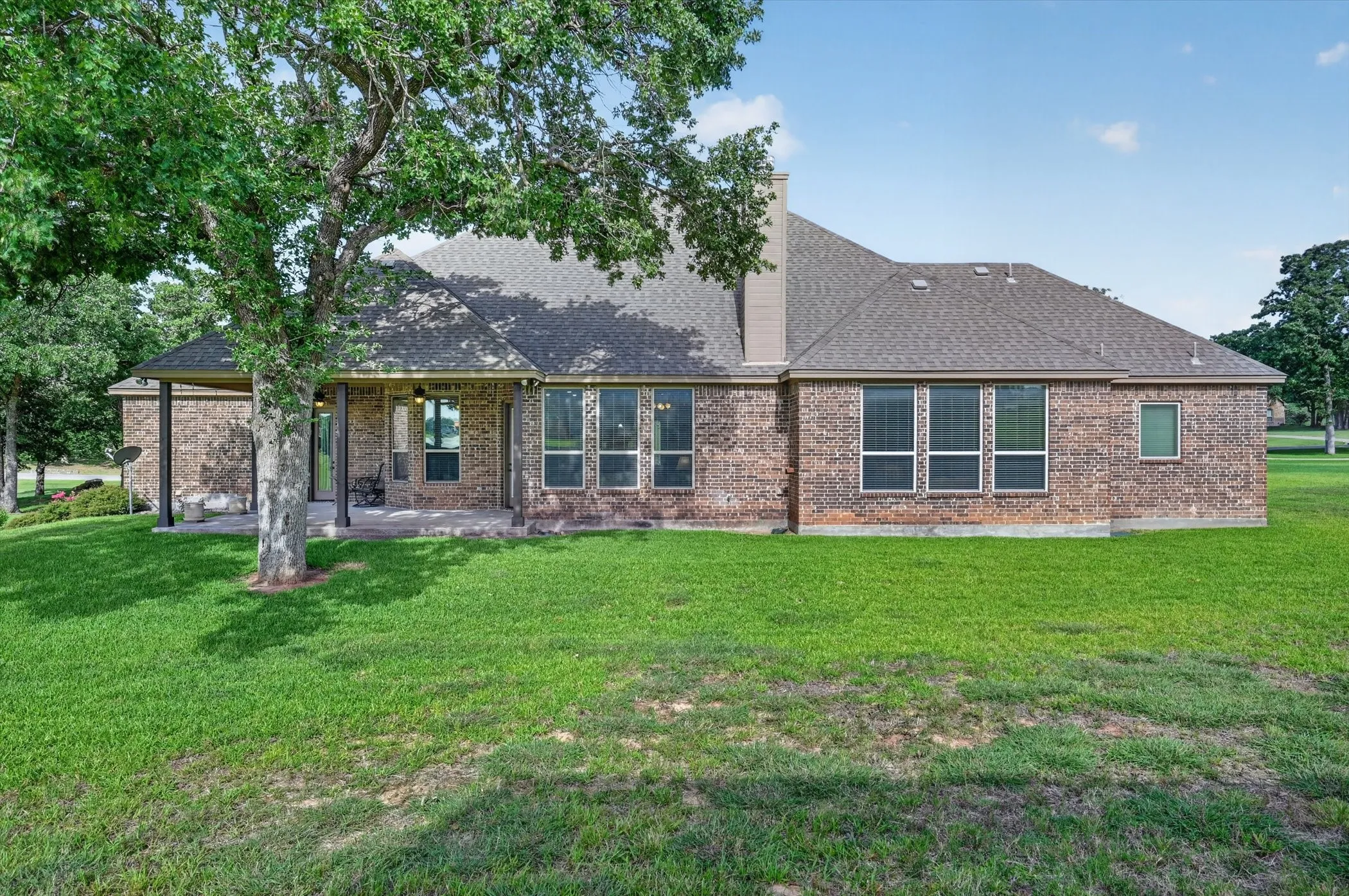 Single Family Residence For Sale in Parker County , 197 Ellis Creek Drive, Weatherford, Texas 76085, 4 Bedroom, 3 Bathroom, 3 Garage spaces, 2,814 Sqft, built in 2014, mls#21314548, Real Estate Agent in Weatherford, Homes For Sale in Parker county, Homes For Sale in Weatherford, Realtor in Weatherford Texas, Real Estate Brokerage Independent Realty Texas, Luminita Cordes Realtor