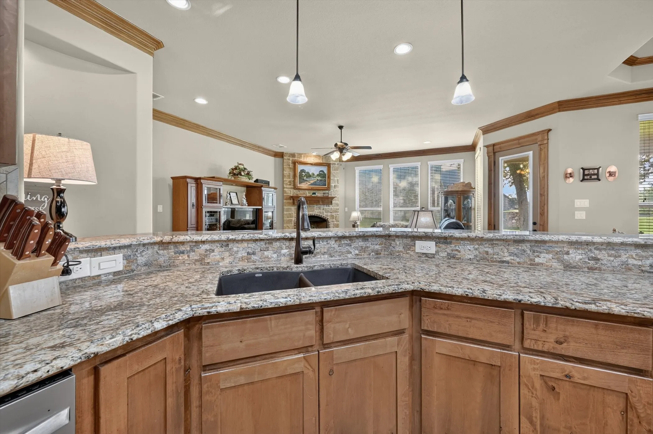 Single Family Residence For Sale in Parker County , 197 Ellis Creek Drive, Weatherford, Texas 76085, 4 Bedroom, 3 Bathroom, 3 Garage spaces, 2,814 Sqft, built in 2014, mls#21314548, Real Estate Agent in Weatherford, Homes For Sale in Parker county, Homes For Sale in Weatherford, Realtor in Weatherford Texas, Real Estate Brokerage Independent Realty Texas, Luminita Cordes Realtor
