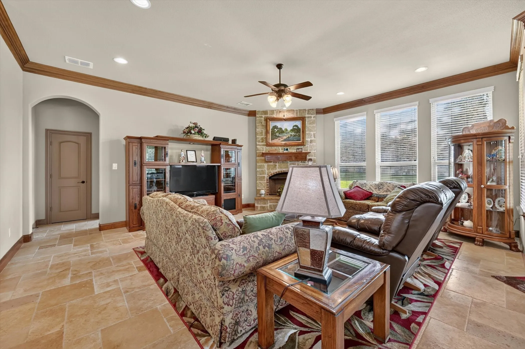 Single Family Residence For Sale in Parker County , 197 Ellis Creek Drive, Weatherford, Texas 76085, 4 Bedroom, 3 Bathroom, 3 Garage spaces, 2,814 Sqft, built in 2014, mls#21314548, Real Estate Agent in Weatherford, Homes For Sale in Parker county, Homes For Sale in Weatherford, Realtor in Weatherford Texas, Real Estate Brokerage Independent Realty Texas, Luminita Cordes Realtor