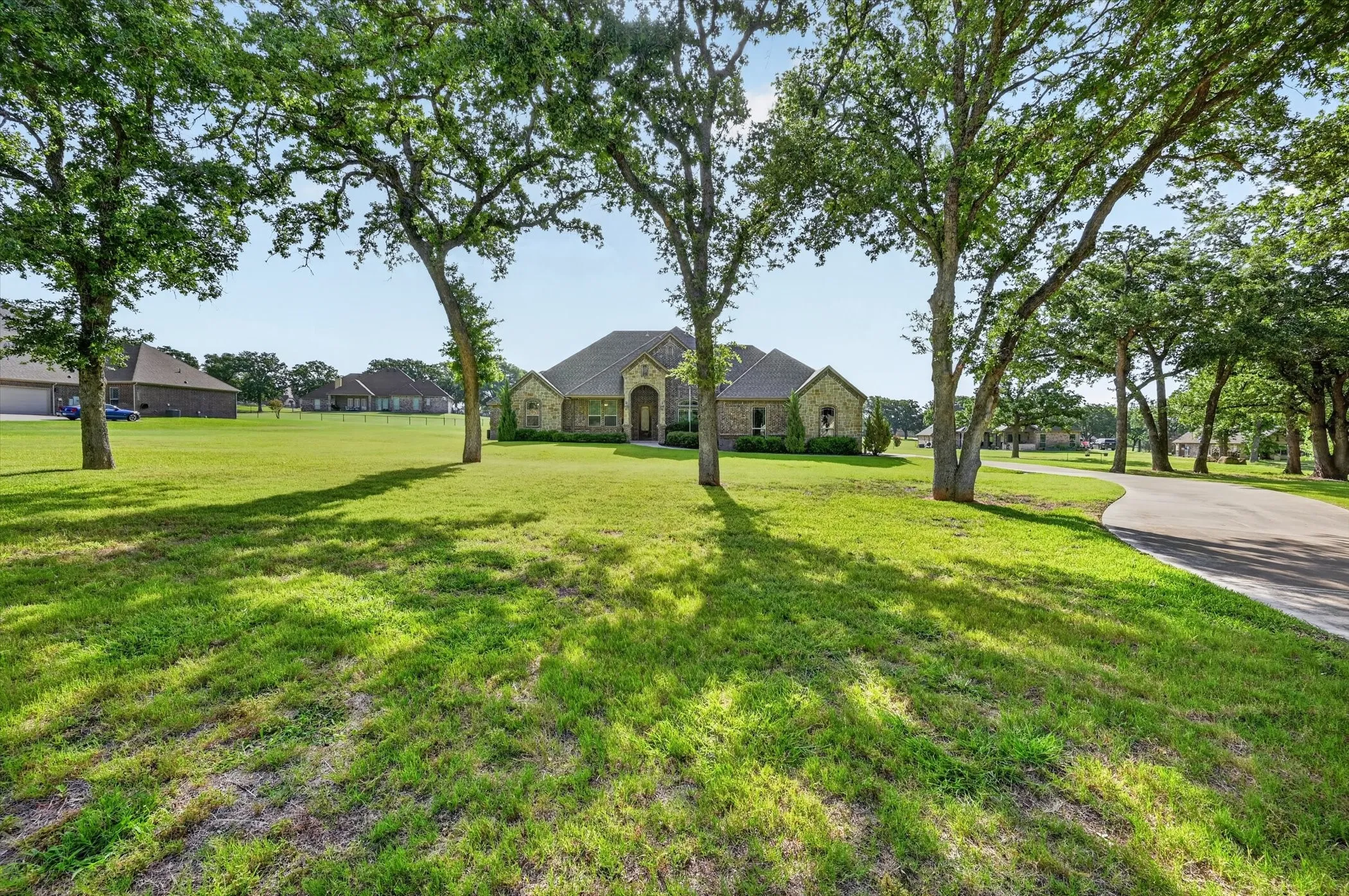 Single Family Residence For Sale in Parker County , 197 Ellis Creek Drive, Weatherford, Texas 76085, 4 Bedroom, 3 Bathroom, 3 Garage spaces, 2,814 Sqft, built in 2014, mls#21314548, Real Estate Agent in Weatherford, Homes For Sale in Parker county, Homes For Sale in Weatherford, Realtor in Weatherford Texas, Real Estate Brokerage Independent Realty Texas, Luminita Cordes Realtor