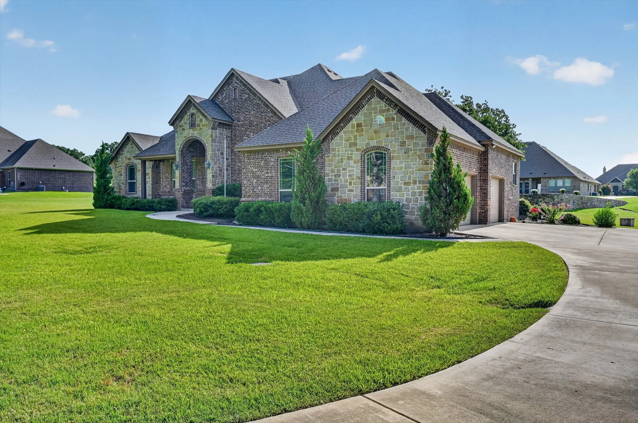 Single Family Residence For Sale in Parker County , 197 Ellis Creek Drive, Weatherford, Texas 76085, 4 Bedroom, 3 Bathroom, 3 Garage spaces, 2,814 Sqft, built in 2014, mls#21314548, Real Estate Agent in Weatherford, Homes For Sale in Parker county, Homes For Sale in Weatherford, Realtor in Weatherford Texas, Real Estate Brokerage Independent Realty Texas, Luminita Cordes Realtor