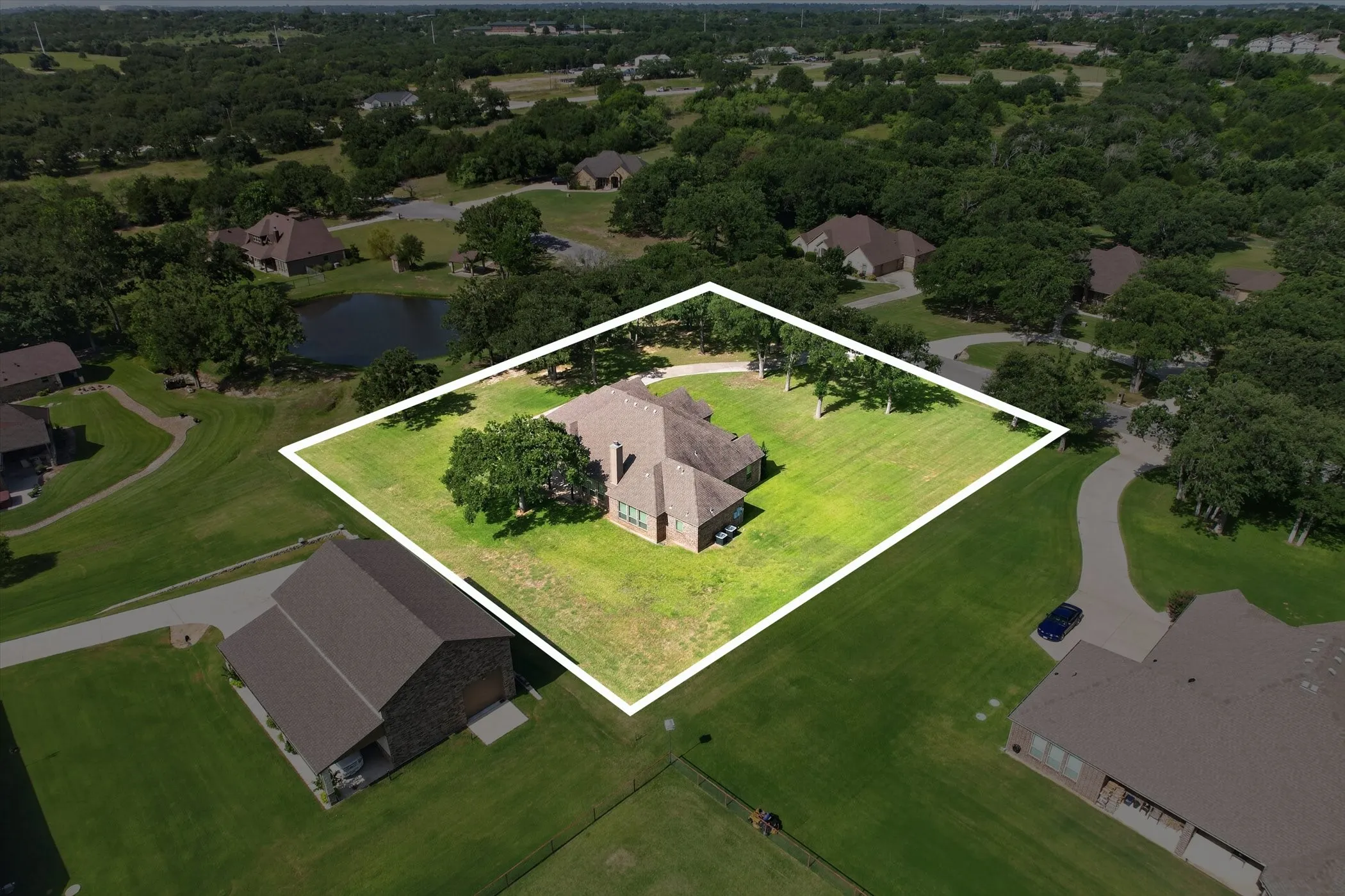 Single Family Residence For Sale in Parker County , 197 Ellis Creek Drive, Weatherford, Texas 76085, 4 Bedroom, 3 Bathroom, 3 Garage spaces, 2,814 Sqft, built in 2014, mls#21314548, Real Estate Agent in Weatherford, Homes For Sale in Parker county, Homes For Sale in Weatherford, Realtor in Weatherford Texas, Real Estate Brokerage Independent Realty Texas, Luminita Cordes Realtor