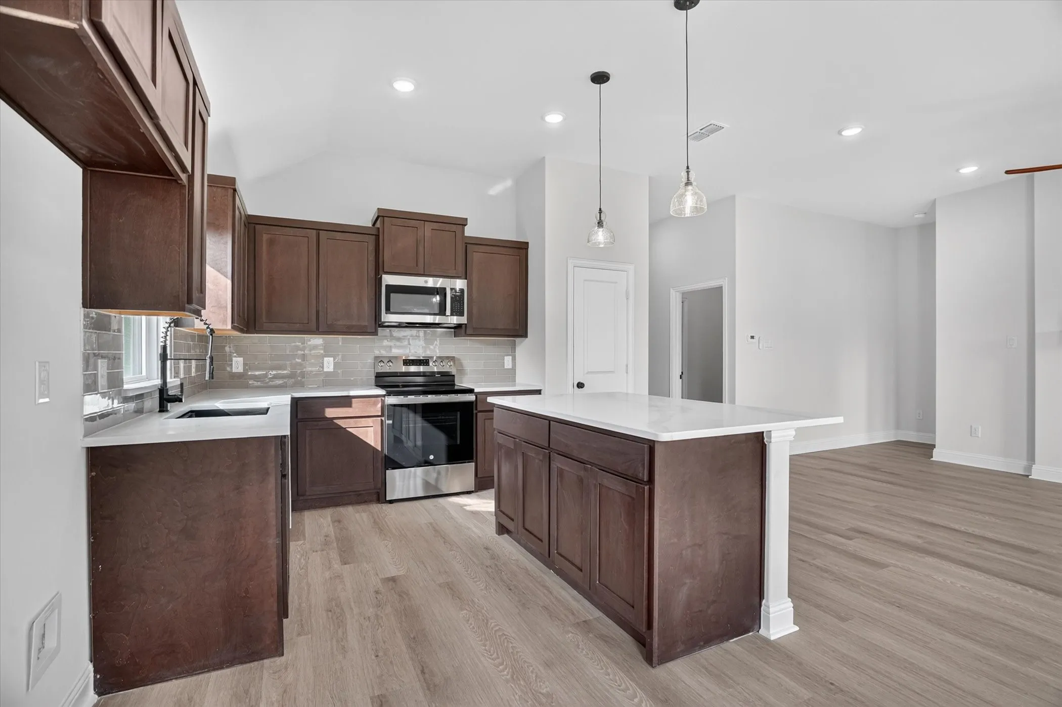 Single Family Residence For Sale in Hood County , 456 Peace Lily Way, Tolar, Texas 76476, 3 Bedroom, 2 Bathroom, 2 Garage spaces, 1,298 Sqft, built in 2026, mls#21314105, Real Estate Agent in Tolar, Homes For Sale in Hood county, Homes For Sale in Tolar, Realtor in Tolar Texas, Real Estate Brokerage Independent Realty Texas, Luminita Cordes Realtor