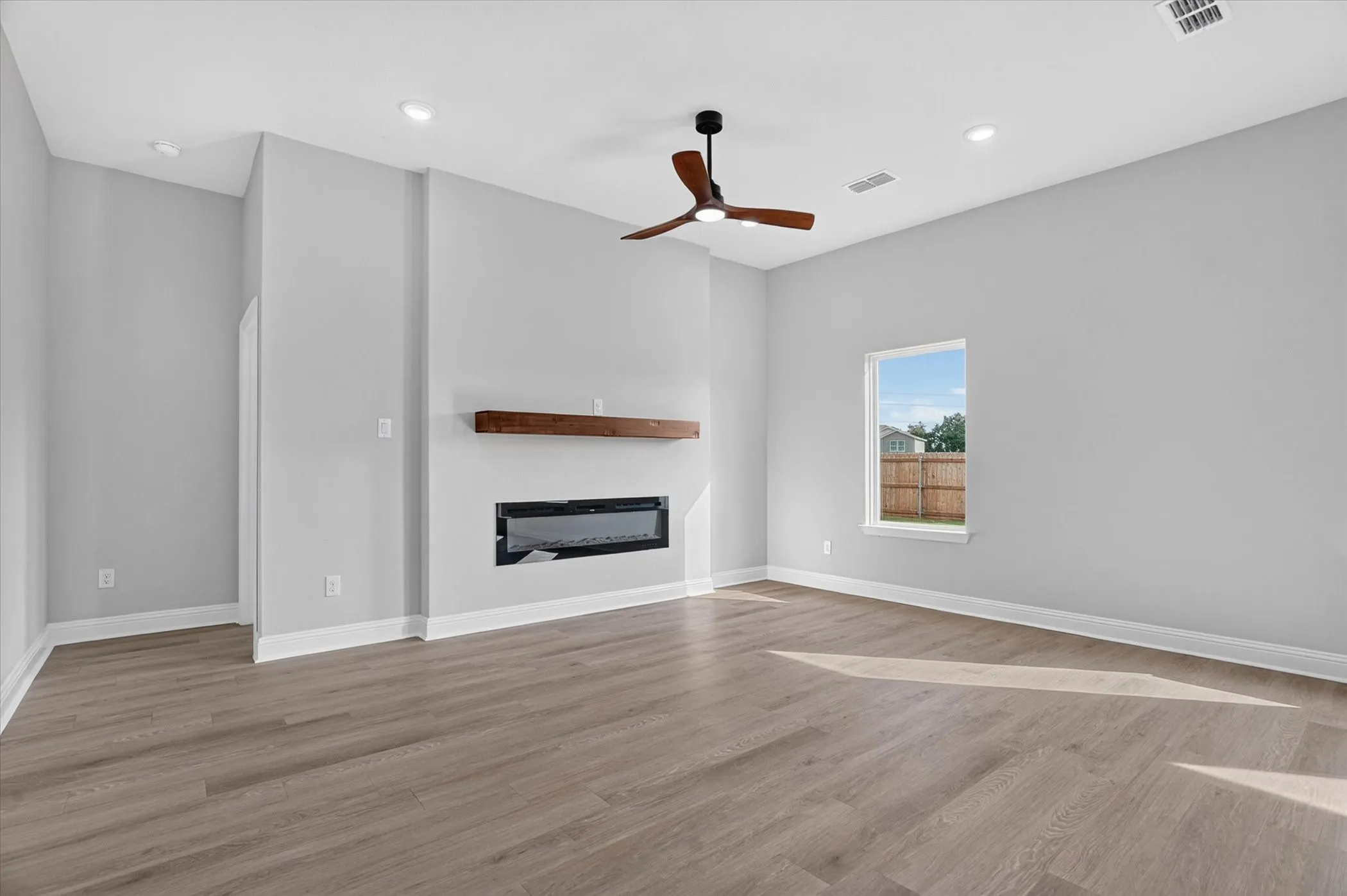 Single Family Residence For Sale in Hood County , 456 Peace Lily Way, Tolar, Texas 76476, 3 Bedroom, 2 Bathroom, 2 Garage spaces, 1,298 Sqft, built in 2026, mls#21314105, Real Estate Agent in Tolar, Homes For Sale in Hood county, Homes For Sale in Tolar, Realtor in Tolar Texas, Real Estate Brokerage Independent Realty Texas, Luminita Cordes Realtor