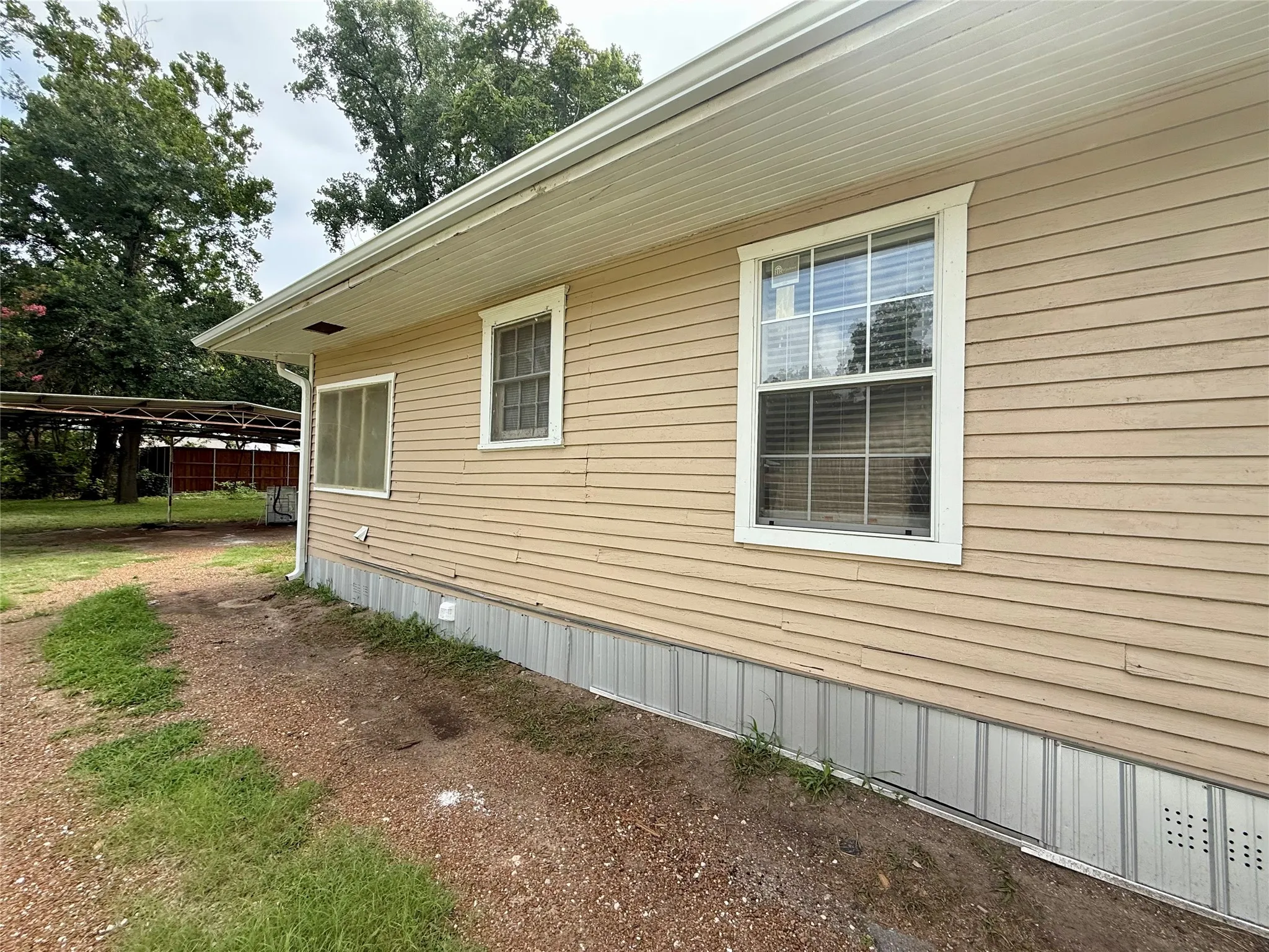 Single Family Residence For Sale in Hopkins County , 417 Putman Street, Sulphur Springs, Texas 75482, 3 Bedroom, 2 Bathroom, Garage spaces, 1,488 Sqft, built in 1957, mls#21316292, Real Estate Agent in Sulphur Springs, Homes For Sale in Hopkins county, Homes For Sale in Sulphur Springs, Realtor in Sulphur Springs Texas, Real Estate Brokerage Independent Realty Texas, Luminita Cordes Realtor
