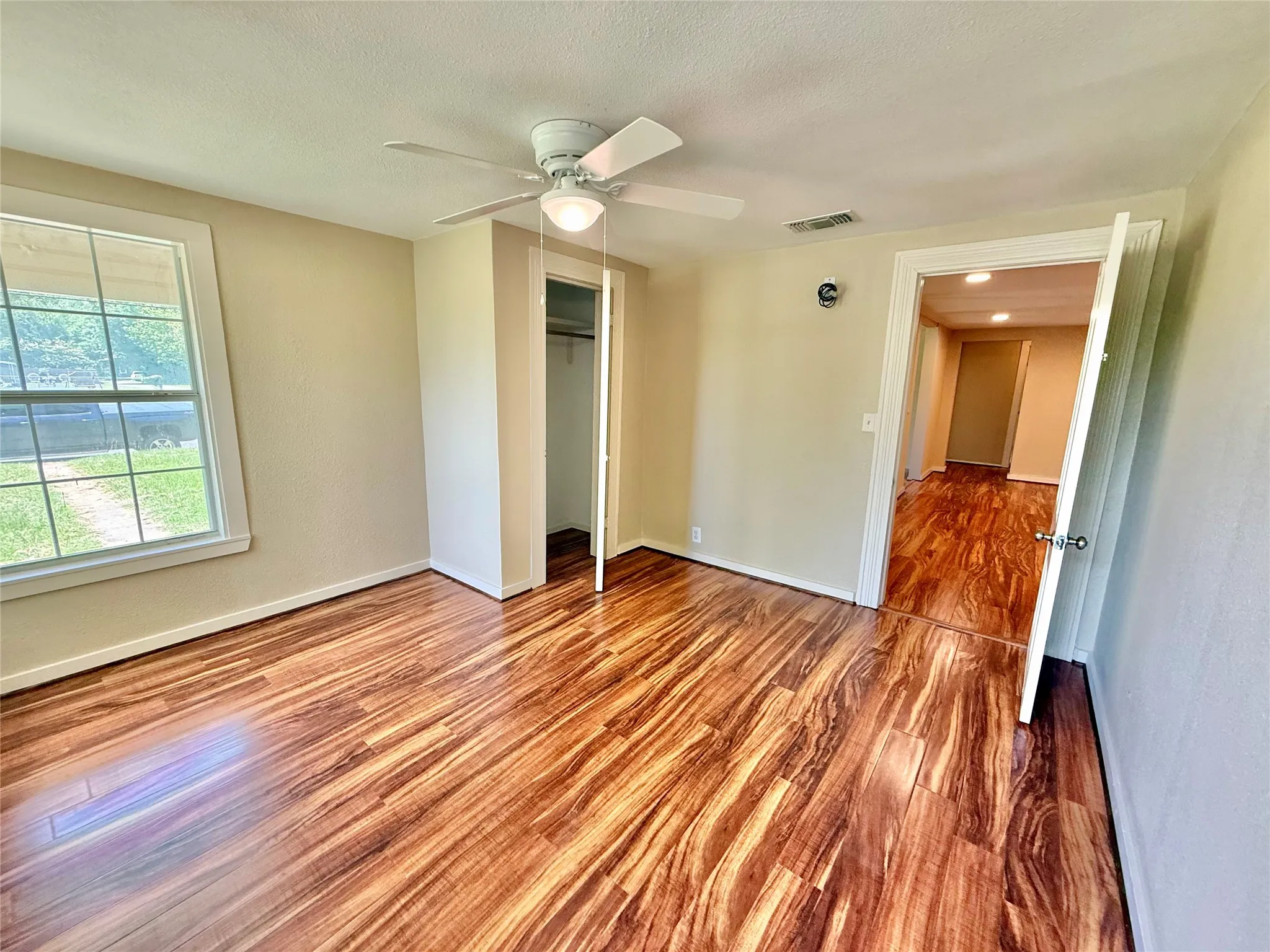 Single Family Residence For Sale in Hopkins County , 417 Putman Street, Sulphur Springs, Texas 75482, 3 Bedroom, 2 Bathroom, Garage spaces, 1,488 Sqft, built in 1957, mls#21316292, Real Estate Agent in Sulphur Springs, Homes For Sale in Hopkins county, Homes For Sale in Sulphur Springs, Realtor in Sulphur Springs Texas, Real Estate Brokerage Independent Realty Texas, Luminita Cordes Realtor