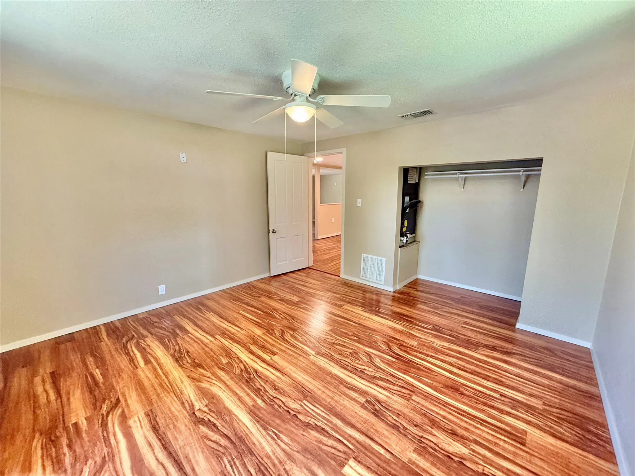 Single Family Residence For Sale in Hopkins County , 417 Putman Street, Sulphur Springs, Texas 75482, 3 Bedroom, 2 Bathroom, Garage spaces, 1,488 Sqft, built in 1957, mls#21316292, Real Estate Agent in Sulphur Springs, Homes For Sale in Hopkins county, Homes For Sale in Sulphur Springs, Realtor in Sulphur Springs Texas, Real Estate Brokerage Independent Realty Texas, Luminita Cordes Realtor