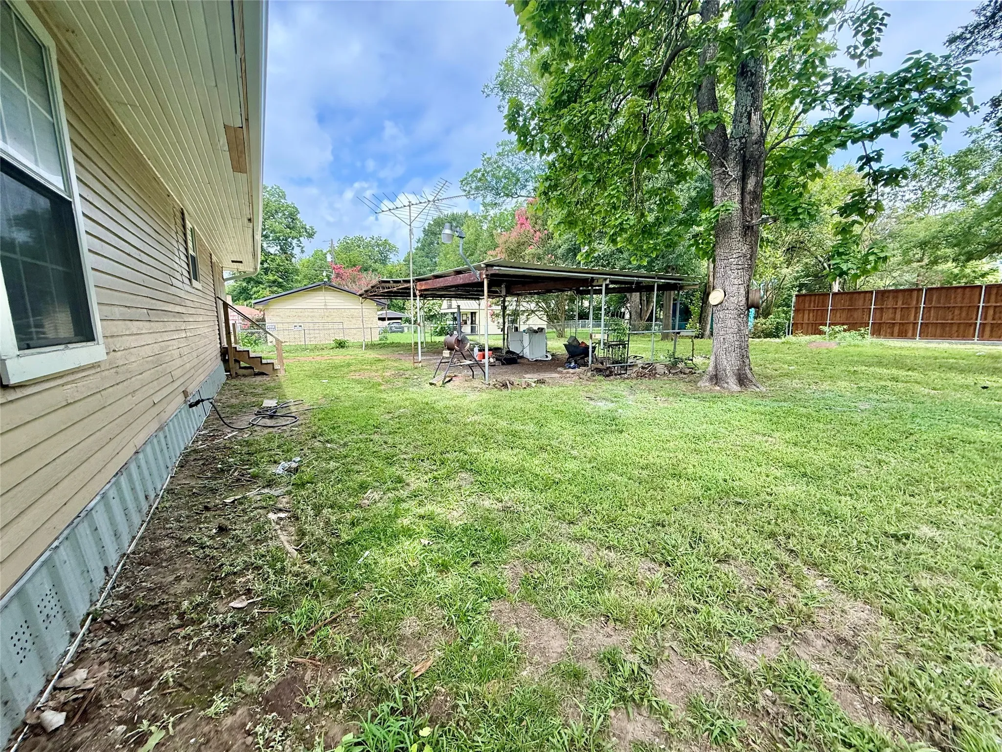 Single Family Residence For Sale in Hopkins County , 417 Putman Street, Sulphur Springs, Texas 75482, 3 Bedroom, 2 Bathroom, Garage spaces, 1,488 Sqft, built in 1957, mls#21316292, Real Estate Agent in Sulphur Springs, Homes For Sale in Hopkins county, Homes For Sale in Sulphur Springs, Realtor in Sulphur Springs Texas, Real Estate Brokerage Independent Realty Texas, Luminita Cordes Realtor