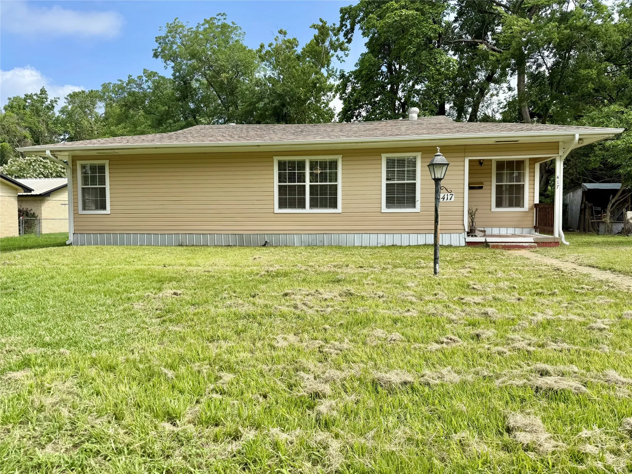 Single Family Residence For Sale in Hopkins County , 417 Putman Street, Sulphur Springs, Texas 75482, 3 Bedroom, 2 Bathroom, Garage spaces, 1,488 Sqft, built in 1957, mls#21316292, Real Estate Agent in Sulphur Springs, Homes For Sale in Hopkins county, Homes For Sale in Sulphur Springs, Realtor in Sulphur Springs Texas, Real Estate Brokerage Independent Realty Texas, Luminita Cordes Realtor