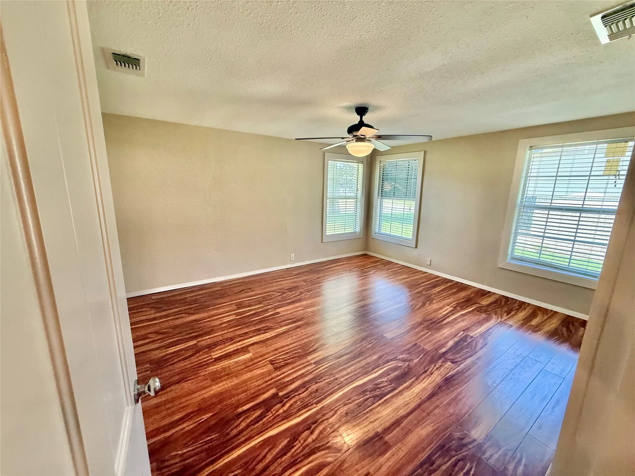 Single Family Residence For Sale in Hopkins County , 417 Putman Street, Sulphur Springs, Texas 75482, 3 Bedroom, 2 Bathroom, Garage spaces, 1,488 Sqft, built in 1957, mls#21316292, Real Estate Agent in Sulphur Springs, Homes For Sale in Hopkins county, Homes For Sale in Sulphur Springs, Realtor in Sulphur Springs Texas, Real Estate Brokerage Independent Realty Texas, Luminita Cordes Realtor