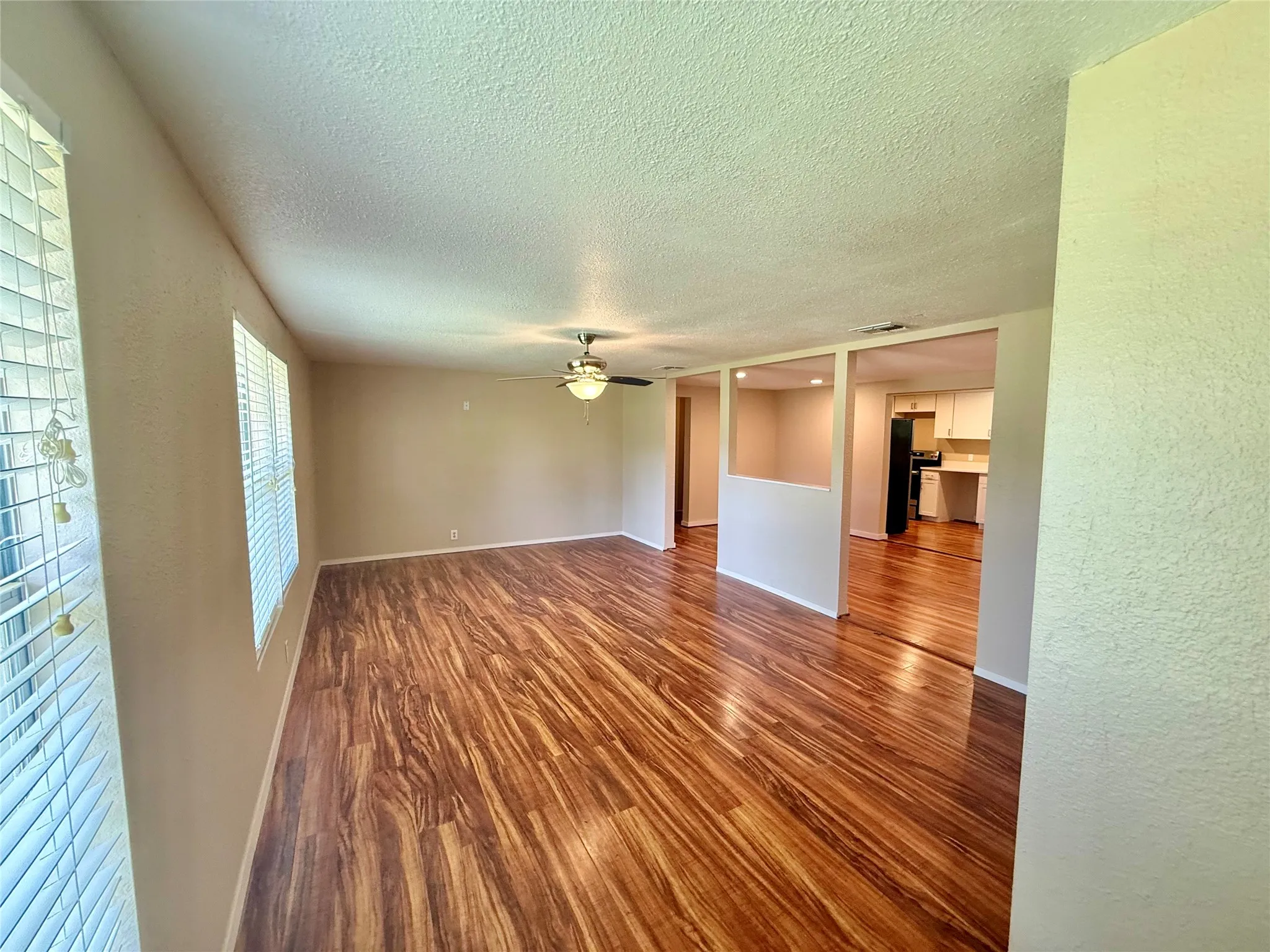 Single Family Residence For Sale in Hopkins County , 417 Putman Street, Sulphur Springs, Texas 75482, 3 Bedroom, 2 Bathroom, Garage spaces, 1,488 Sqft, built in 1957, mls#21316292, Real Estate Agent in Sulphur Springs, Homes For Sale in Hopkins county, Homes For Sale in Sulphur Springs, Realtor in Sulphur Springs Texas, Real Estate Brokerage Independent Realty Texas, Luminita Cordes Realtor