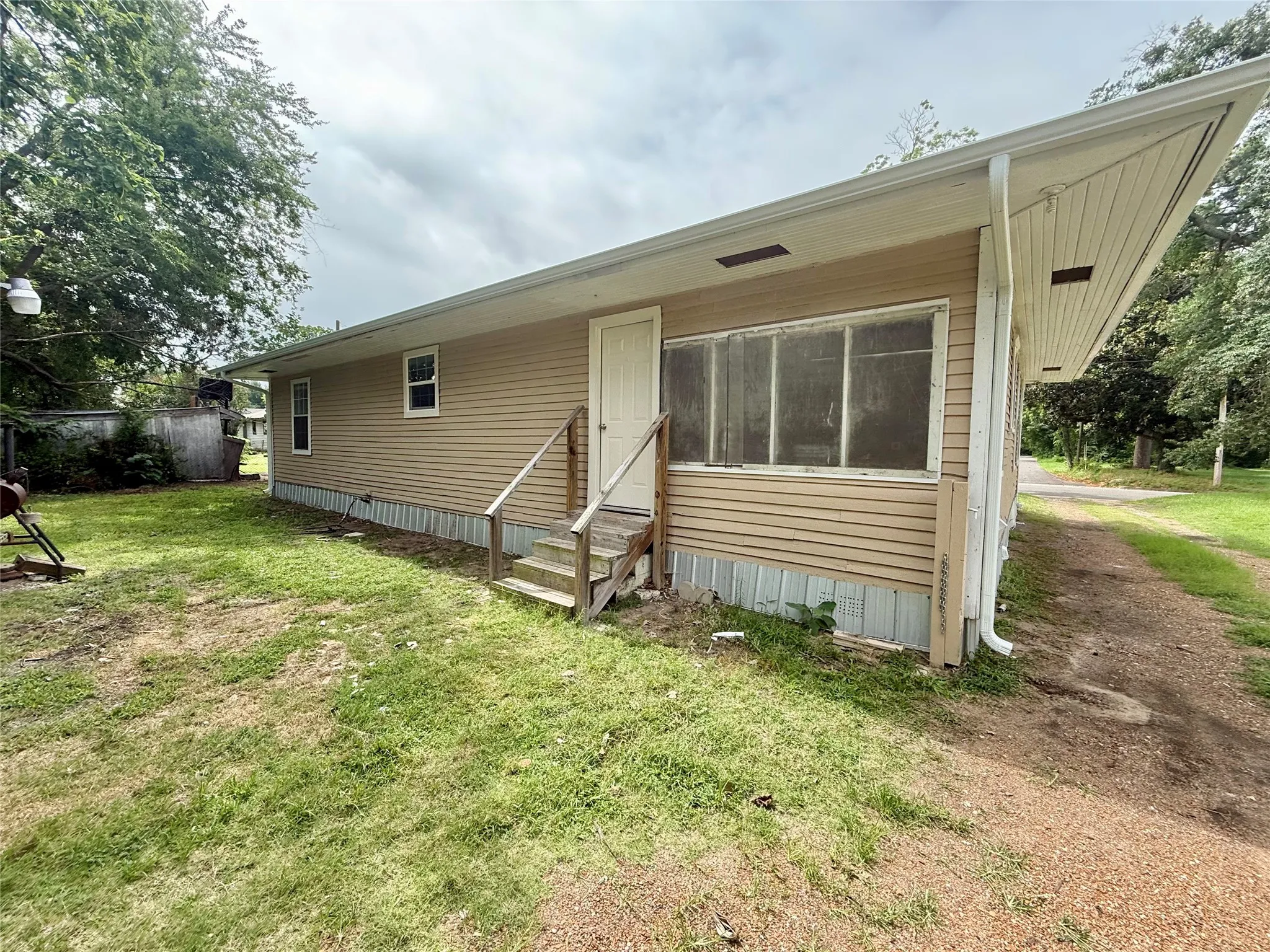 Single Family Residence For Sale in Hopkins County , 417 Putman Street, Sulphur Springs, Texas 75482, 3 Bedroom, 2 Bathroom, Garage spaces, 1,488 Sqft, built in 1957, mls#21316292, Real Estate Agent in Sulphur Springs, Homes For Sale in Hopkins county, Homes For Sale in Sulphur Springs, Realtor in Sulphur Springs Texas, Real Estate Brokerage Independent Realty Texas, Luminita Cordes Realtor