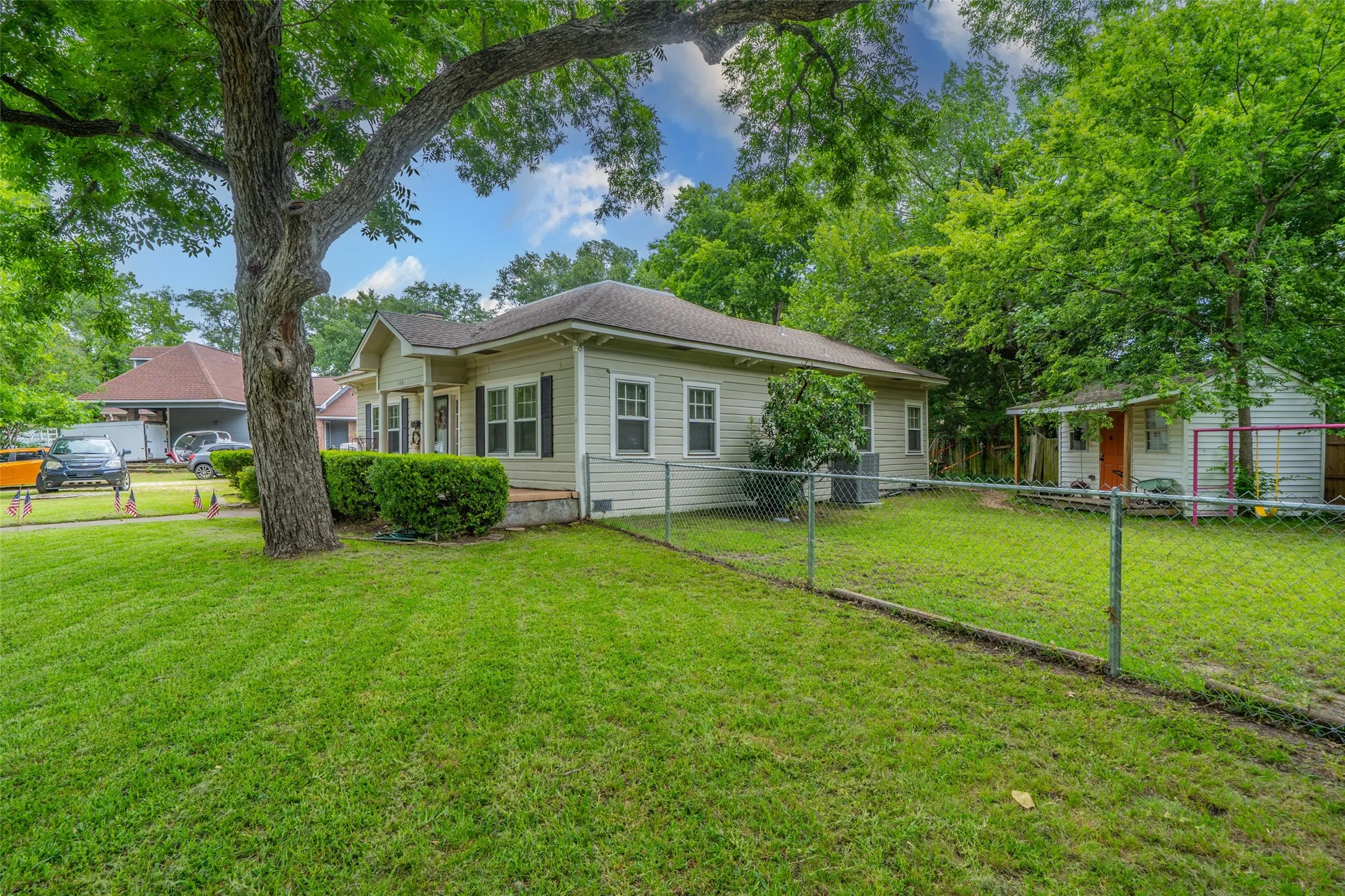 Single Family Residence For Sale in Kaufman County , 106 Walnut Street, Terrell, Texas 75160, 3 Bedroom, 1 Bathroom, Garage spaces, 1,460 Sqft, built in 1985, Price $220,000, mls#21315690, Real Estate Agent in Terrell, Homes For Sale in Kaufman county, Homes For Sale in Terrell, Realtor in Terrell Texas, Real Estate Brokerage Independent Realty Texas, Luminita Cordes Realtor