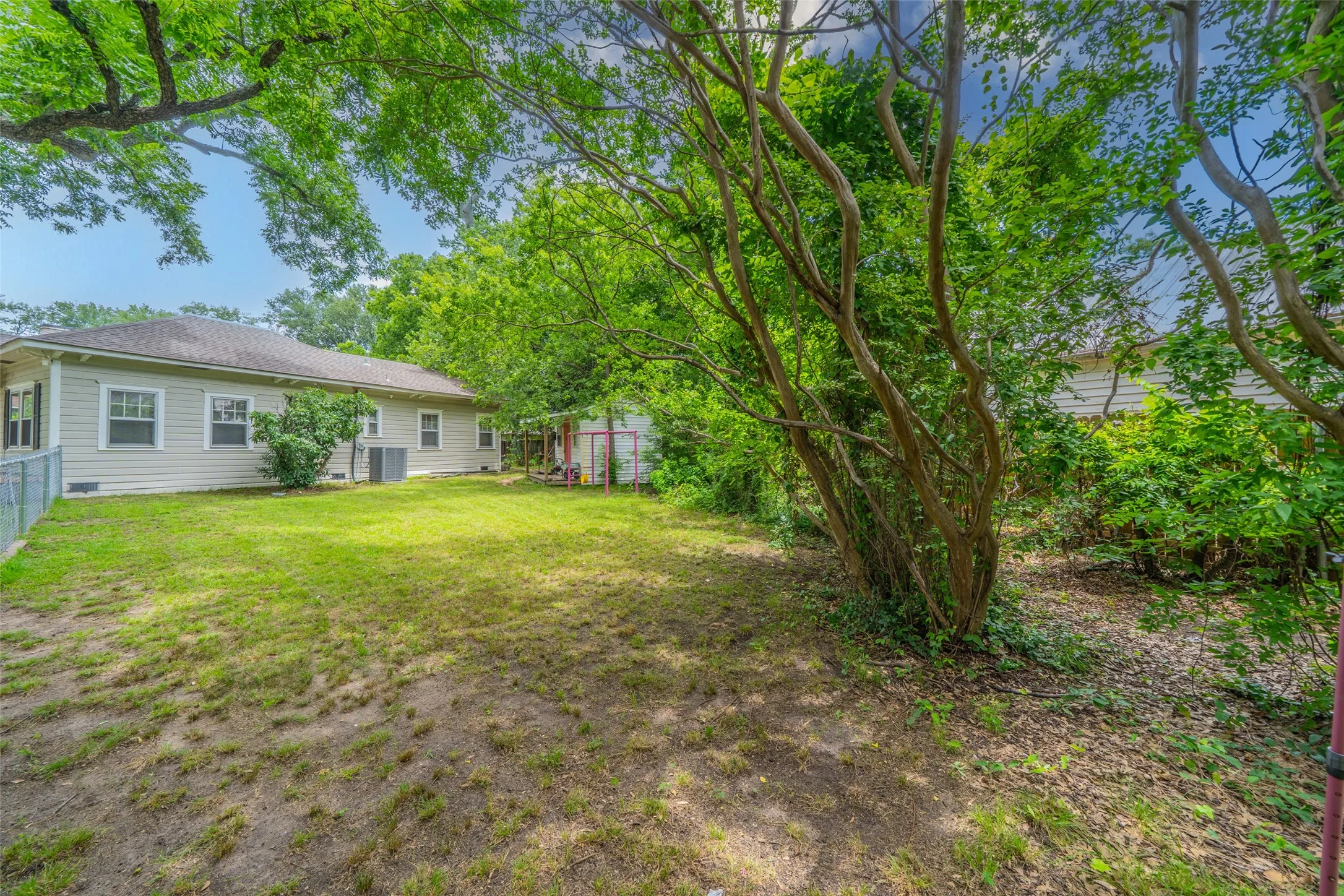 Single Family Residence For Sale in Kaufman County , 106 Walnut Street, Terrell, Texas 75160, 3 Bedroom, 1 Bathroom, Garage spaces, 1,460 Sqft, built in 1985, Price $220,000, mls#21315690, Real Estate Agent in Terrell, Homes For Sale in Kaufman county, Homes For Sale in Terrell, Realtor in Terrell Texas, Real Estate Brokerage Independent Realty Texas, Luminita Cordes Realtor