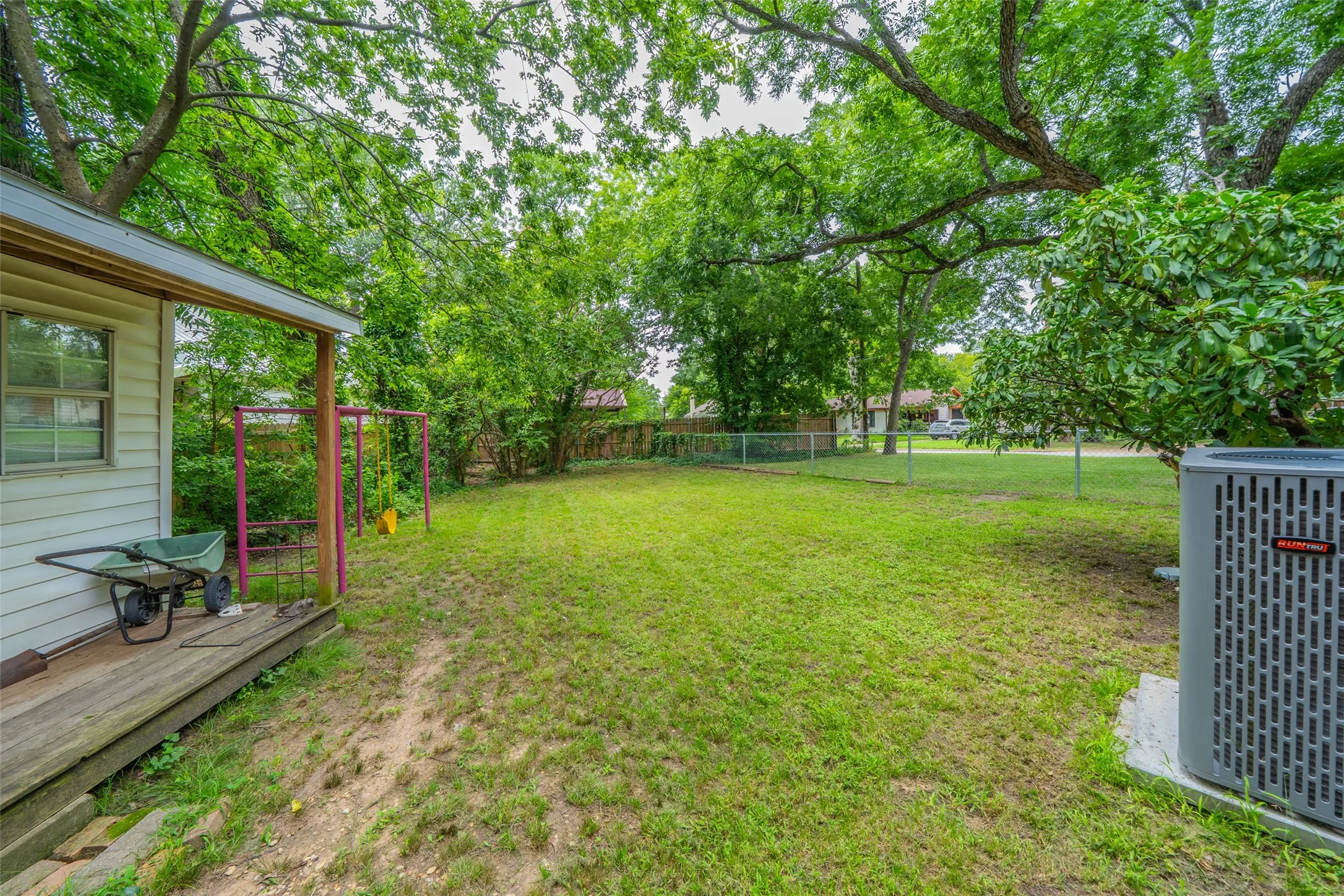 Single Family Residence For Sale in Kaufman County , 106 Walnut Street, Terrell, Texas 75160, 3 Bedroom, 1 Bathroom, Garage spaces, 1,460 Sqft, built in 1985, Price $220,000, mls#21315690, Real Estate Agent in Terrell, Homes For Sale in Kaufman county, Homes For Sale in Terrell, Realtor in Terrell Texas, Real Estate Brokerage Independent Realty Texas, Luminita Cordes Realtor