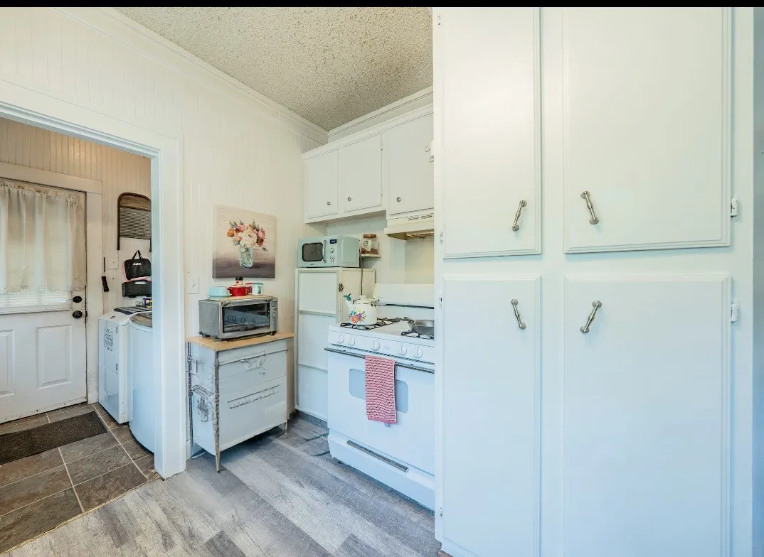 Single Family Residence For Sale in Kaufman County , 106 Walnut Street, Terrell, Texas 75160, 3 Bedroom, 1 Bathroom, Garage spaces, 1,460 Sqft, built in 1985, Price $220,000, mls#21315690, Real Estate Agent in Terrell, Homes For Sale in Kaufman county, Homes For Sale in Terrell, Realtor in Terrell Texas, Real Estate Brokerage Independent Realty Texas, Luminita Cordes Realtor