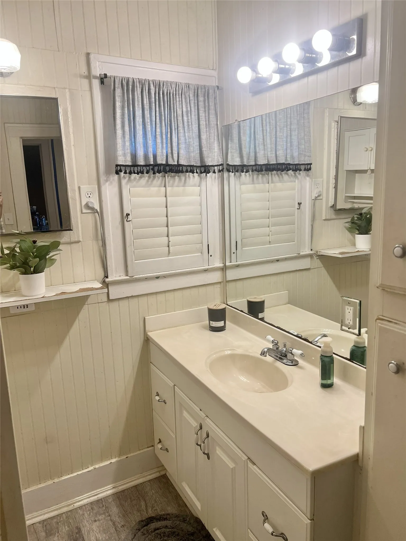 Single Family Residence For Sale in Kaufman County , 106 Walnut Street, Terrell, Texas 75160, 3 Bedroom, 1 Bathroom, Garage spaces, 1,460 Sqft, built in 1985, Price $220,000, mls#21315690, Real Estate Agent in Terrell, Homes For Sale in Kaufman county, Homes For Sale in Terrell, Realtor in Terrell Texas, Real Estate Brokerage Independent Realty Texas, Luminita Cordes Realtor