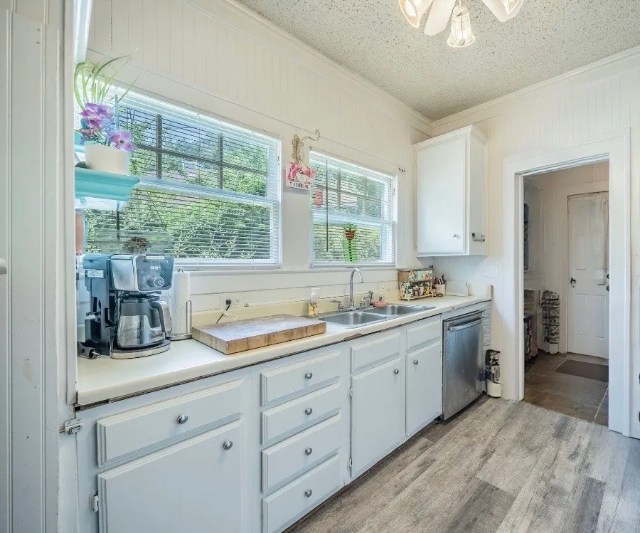 Single Family Residence For Sale in Kaufman County , 106 Walnut Street, Terrell, Texas 75160, 3 Bedroom, 1 Bathroom, Garage spaces, 1,460 Sqft, built in 1985, Price $220,000, mls#21315690, Real Estate Agent in Terrell, Homes For Sale in Kaufman county, Homes For Sale in Terrell, Realtor in Terrell Texas, Real Estate Brokerage Independent Realty Texas, Luminita Cordes Realtor