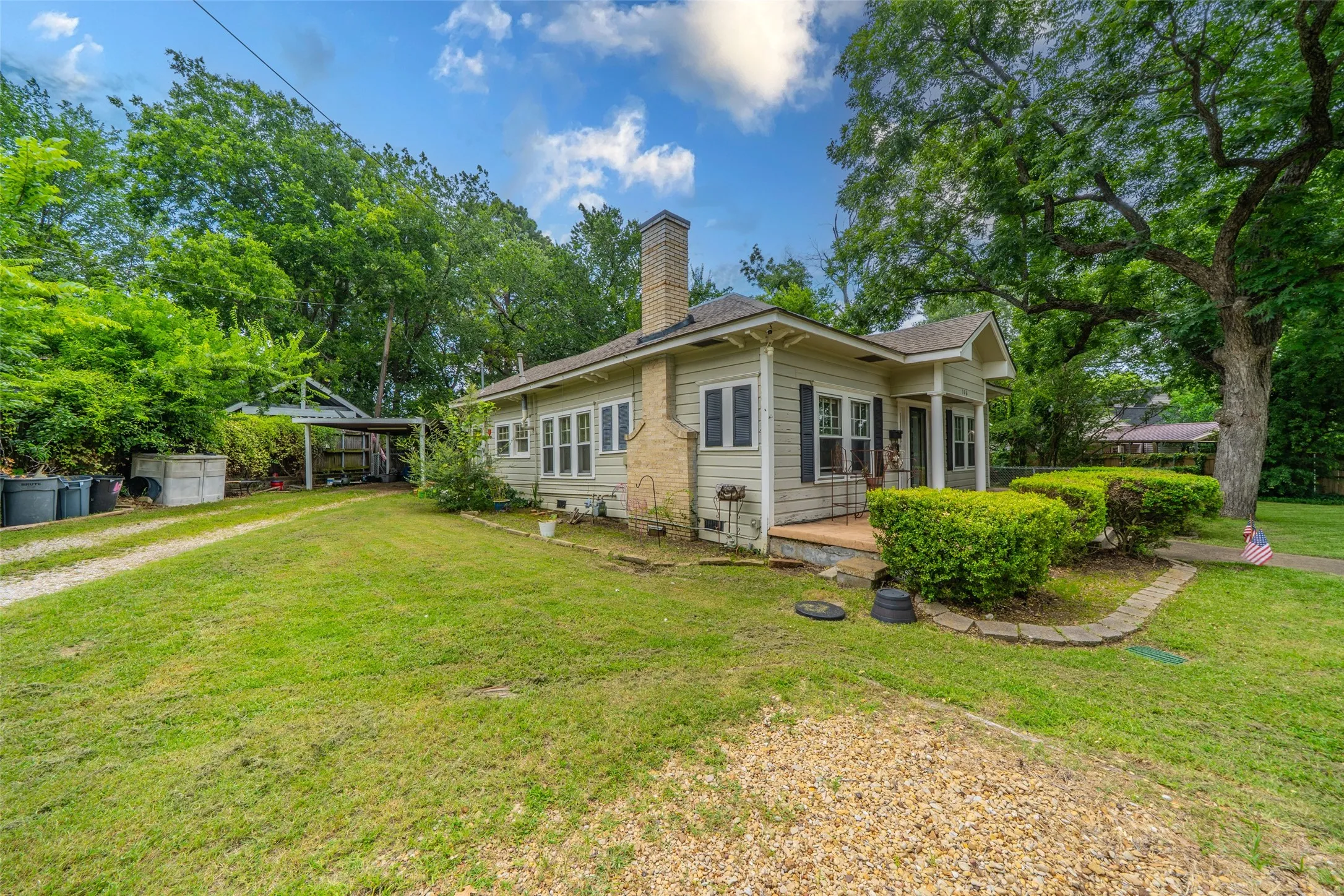 Single Family Residence For Sale in Kaufman County , 106 Walnut Street, Terrell, Texas 75160, 3 Bedroom, 1 Bathroom, Garage spaces, 1,460 Sqft, built in 1985, Price $220,000, mls#21315690, Real Estate Agent in Terrell, Homes For Sale in Kaufman county, Homes For Sale in Terrell, Realtor in Terrell Texas, Real Estate Brokerage Independent Realty Texas, Luminita Cordes Realtor